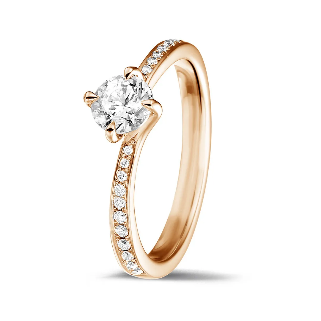 0.50 quilates anillo solitario diamante en oro rojo con diamantes en los lados 