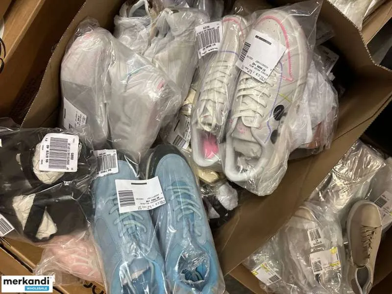 4 € por par en una mezcla de zapatos, cartón mixto que incluye diferentes modelos y tamaños, palet de liquidación, incluidos zap