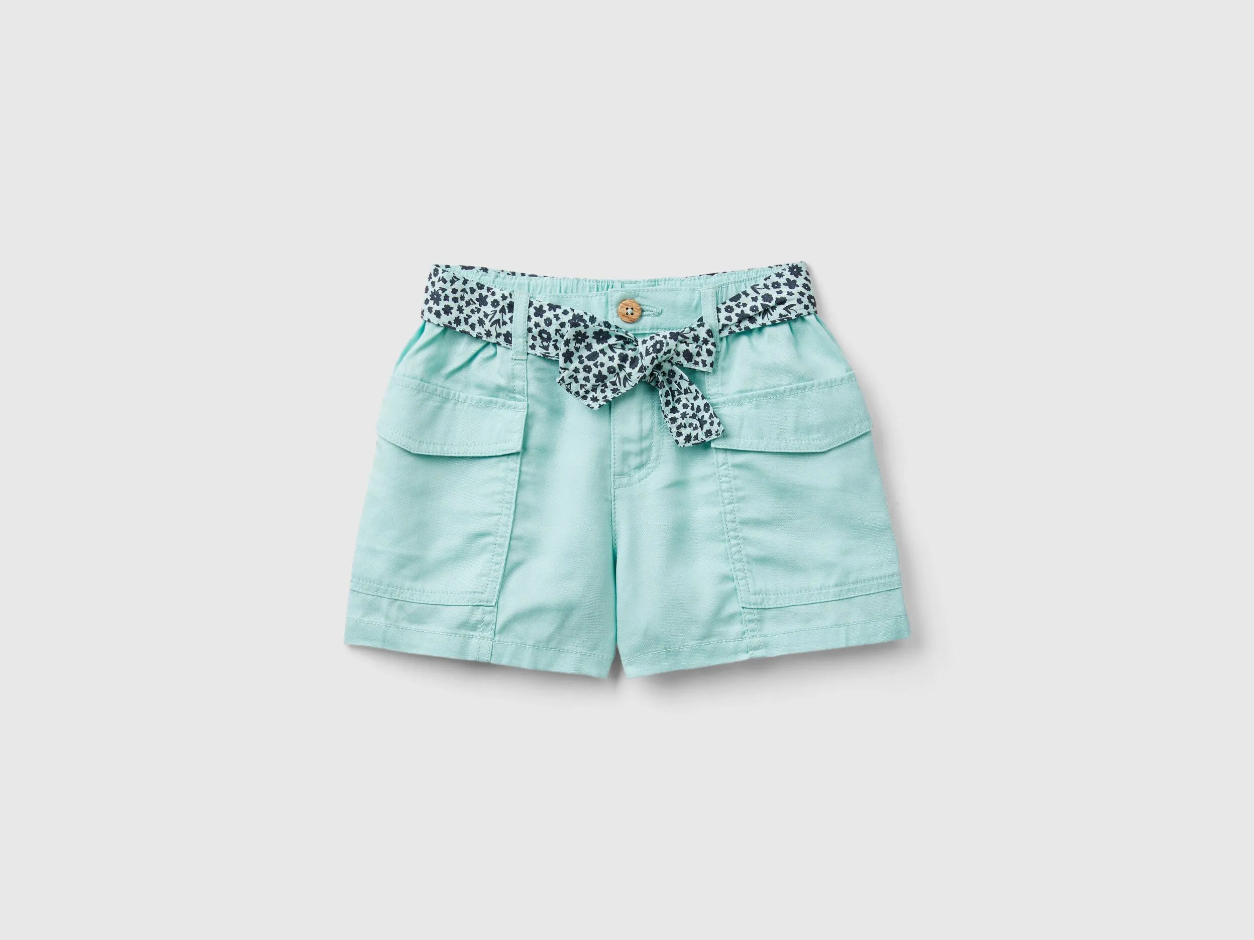 Bermudas fluidas con fajín