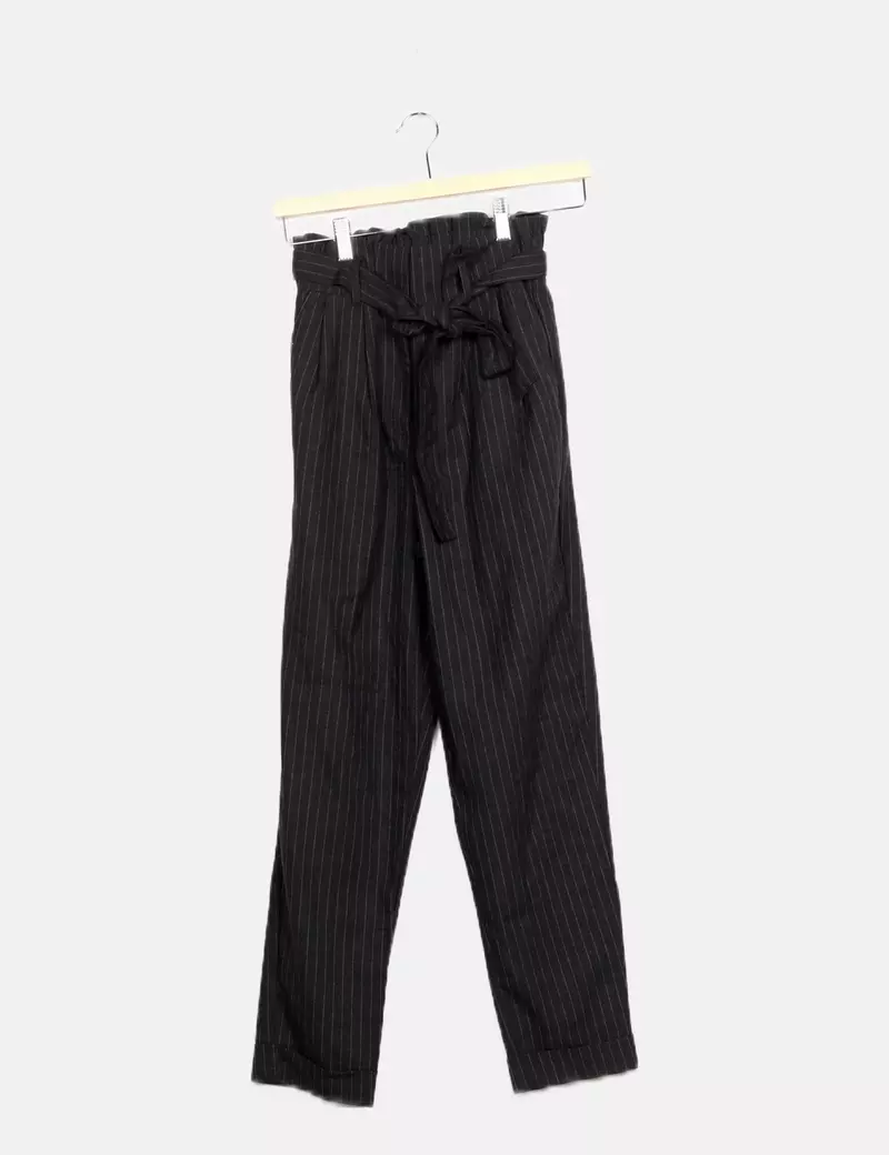 Bershka Pantalón gris estampado rayas