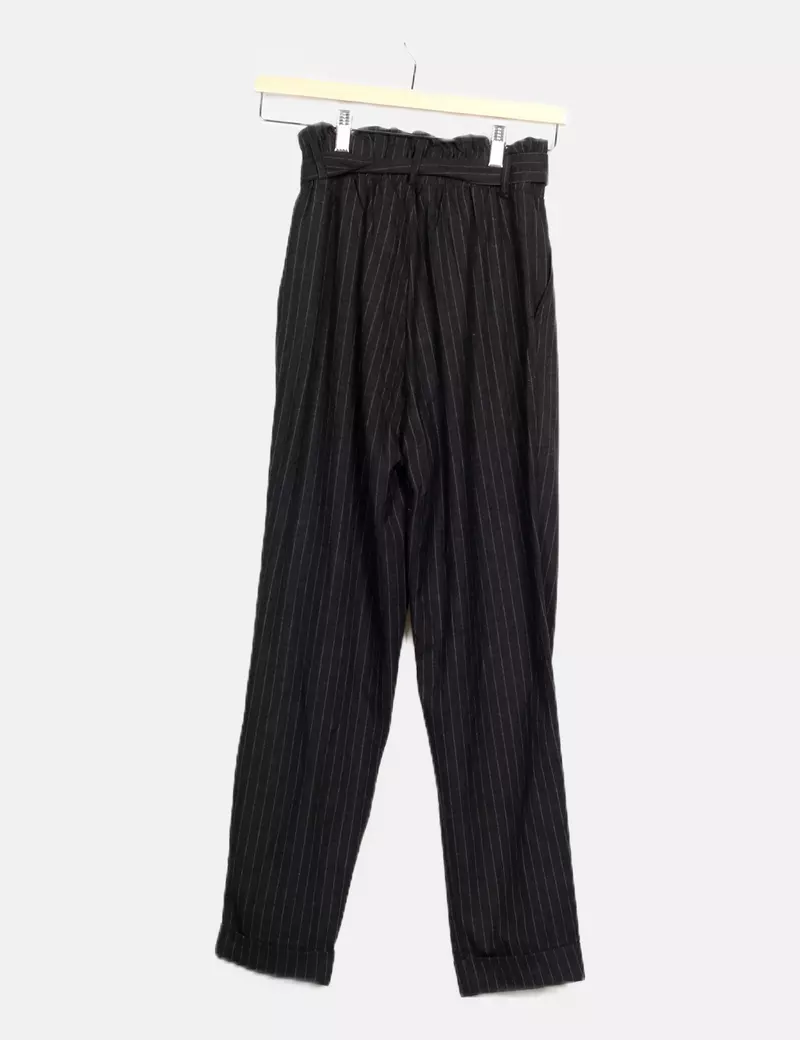 Bershka Pantalón gris estampado rayas