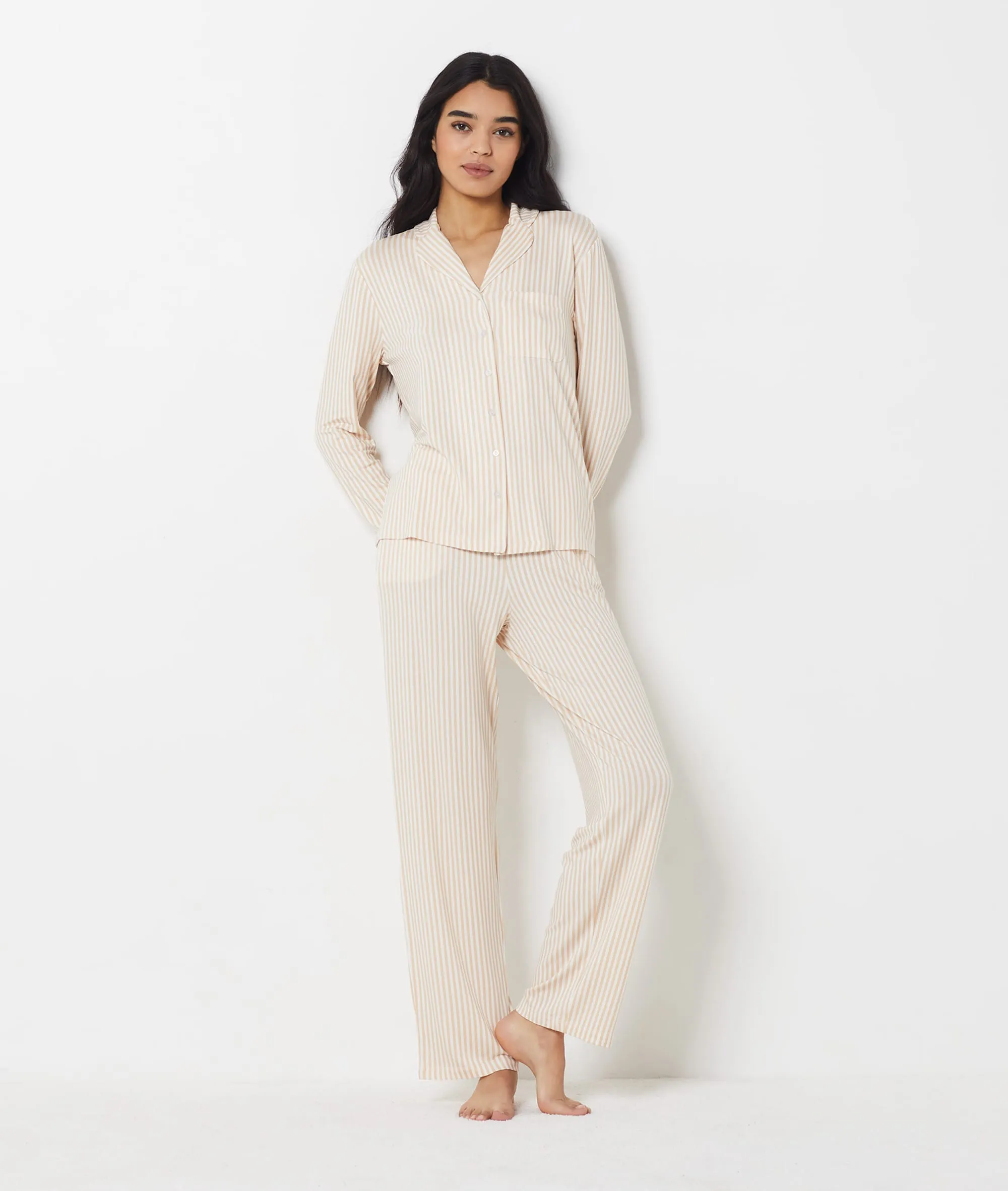 CAMISA PIJAMA ESTAMPADO DE RAYAS HABY BEIGE  ETAM
