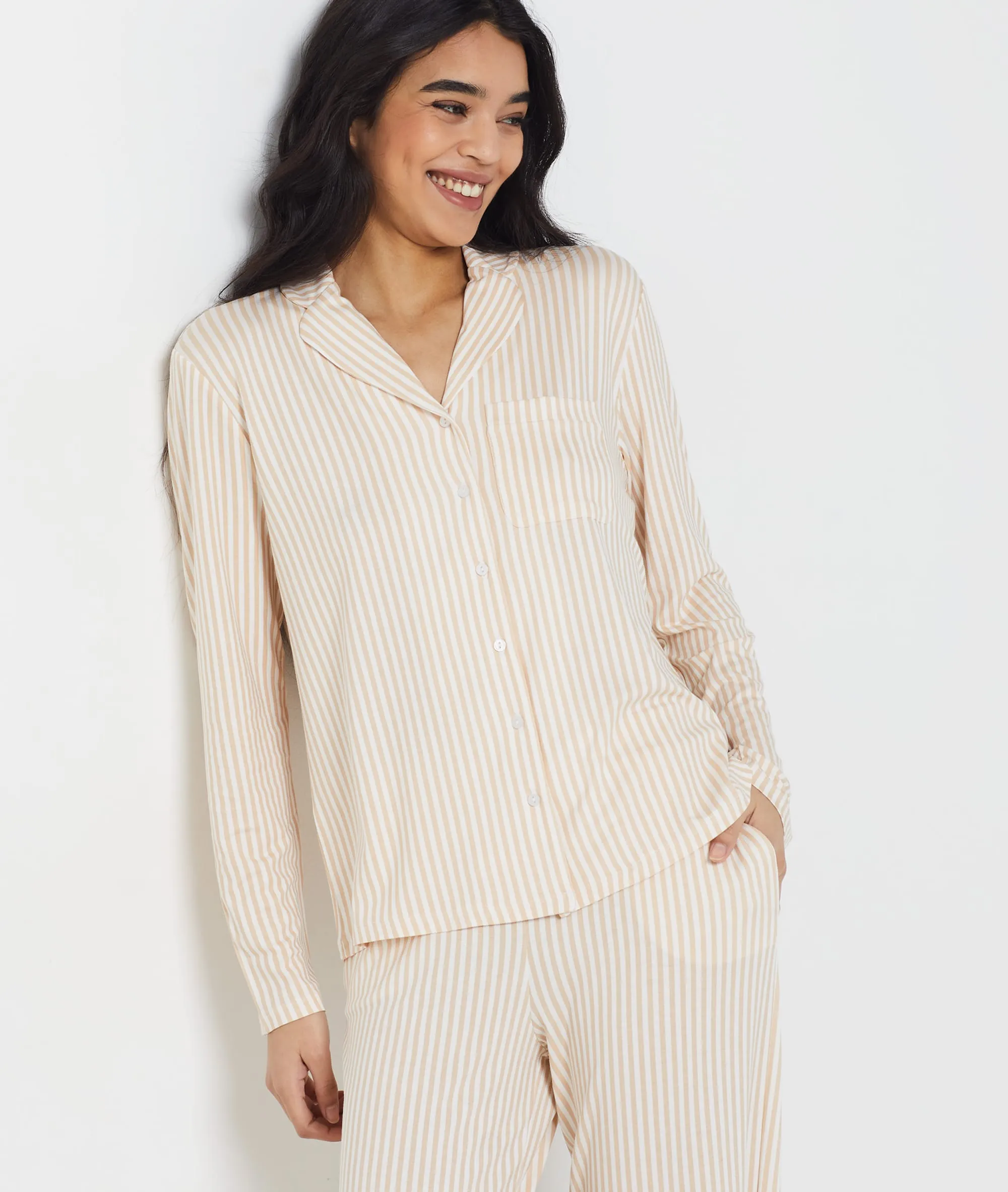 CAMISA PIJAMA ESTAMPADO DE RAYAS HABY BEIGE  ETAM