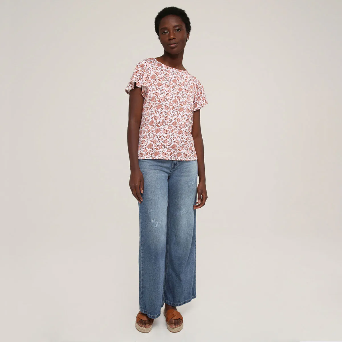 Camiseta Con Estampado Rojo De Flores
