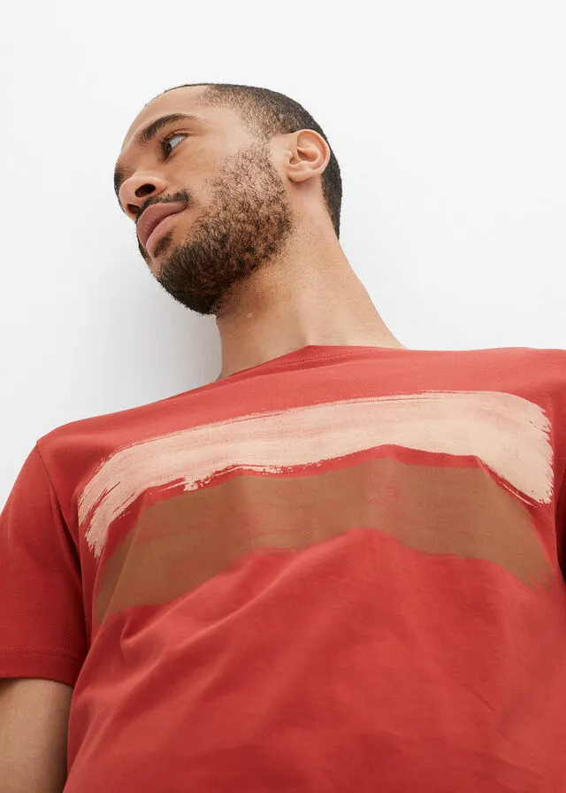 Camiseta con estampado rojo óxido