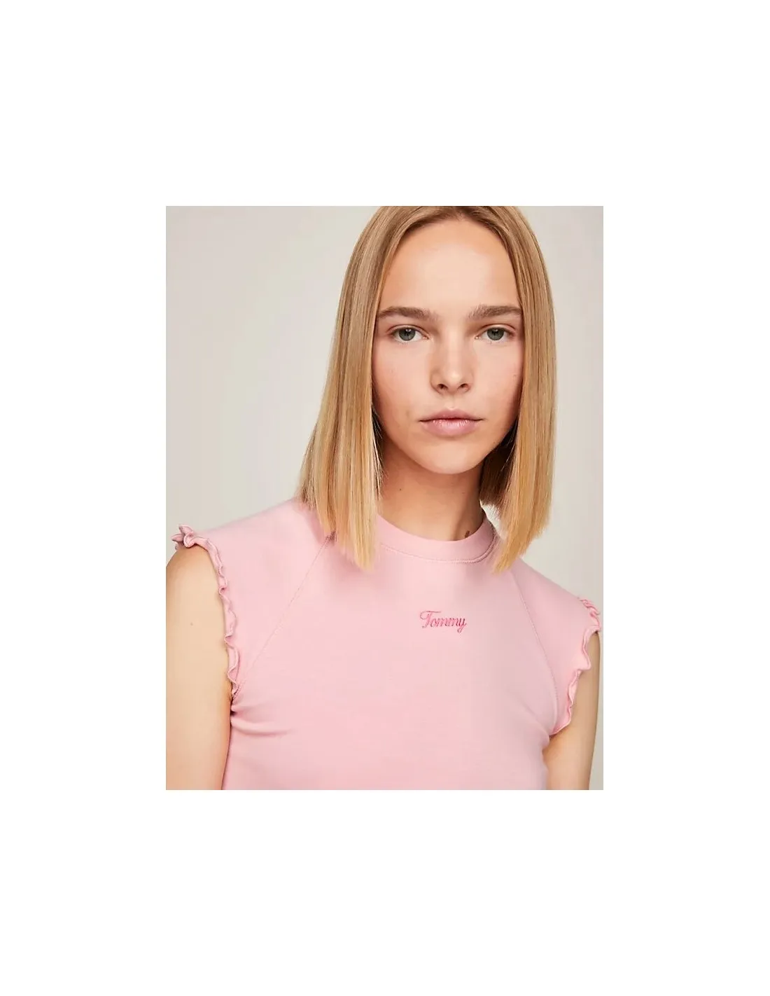 Camiseta con logo en fuente script de Tommy Jeans