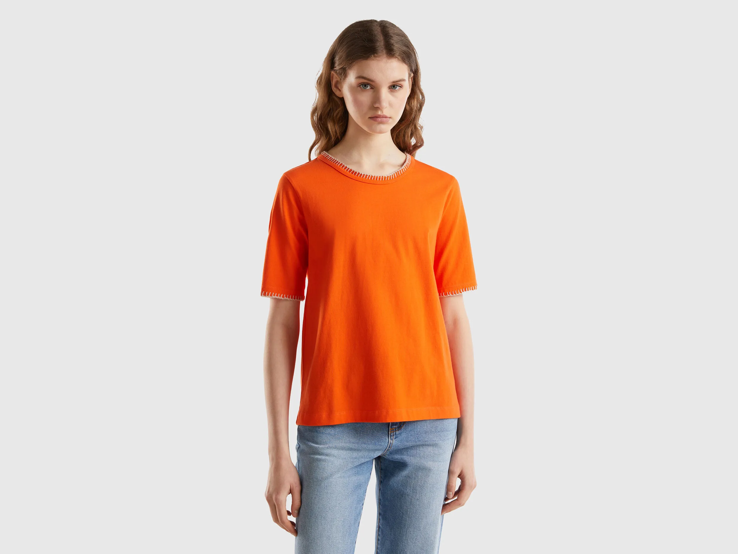 Camiseta de algodón con cuello redondo