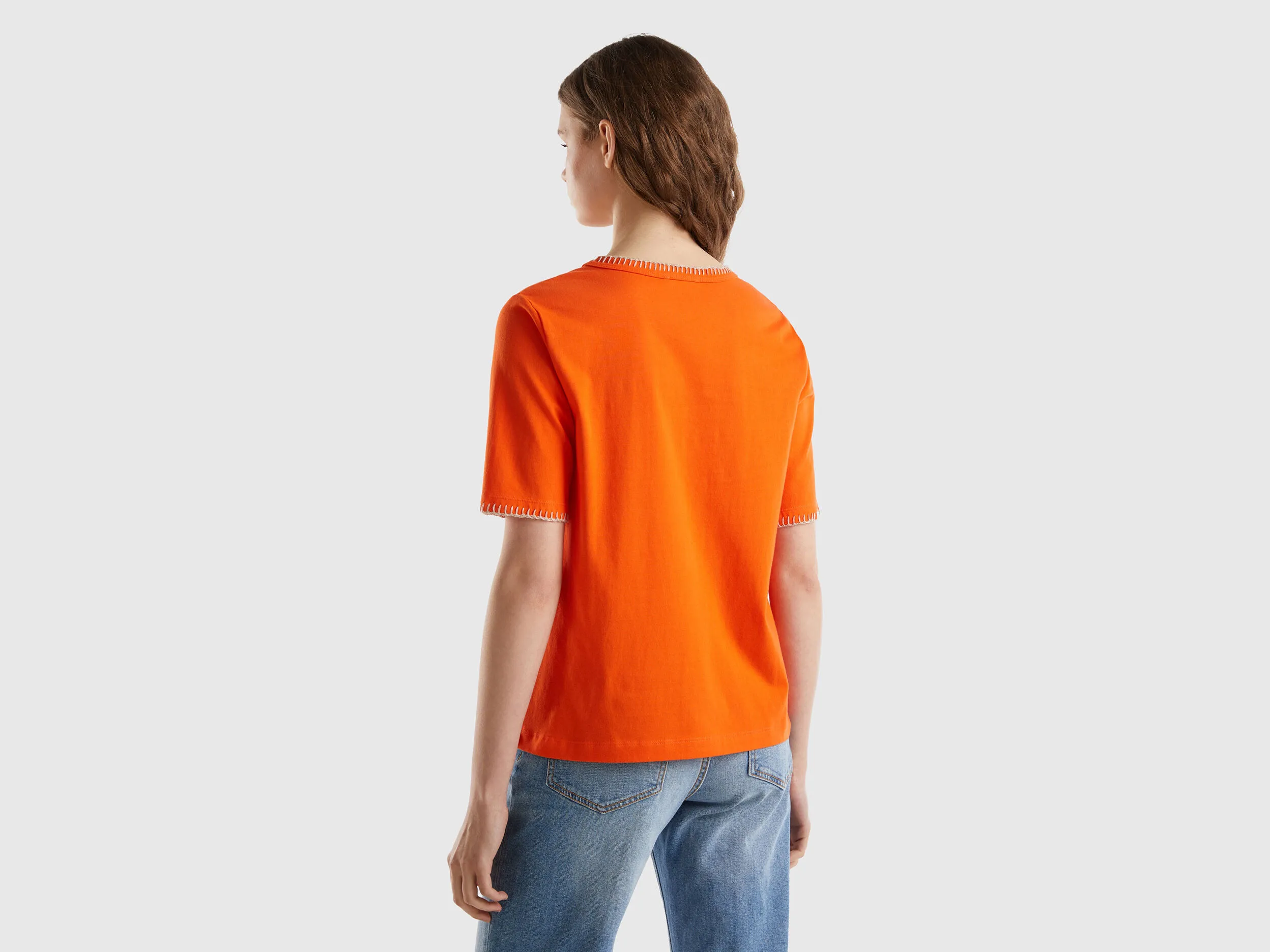 Camiseta de algodón con cuello redondo
