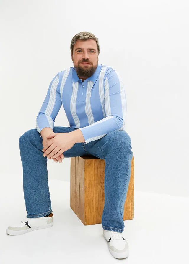 Camiseta de tipo polo azul provenzal rayas verticales