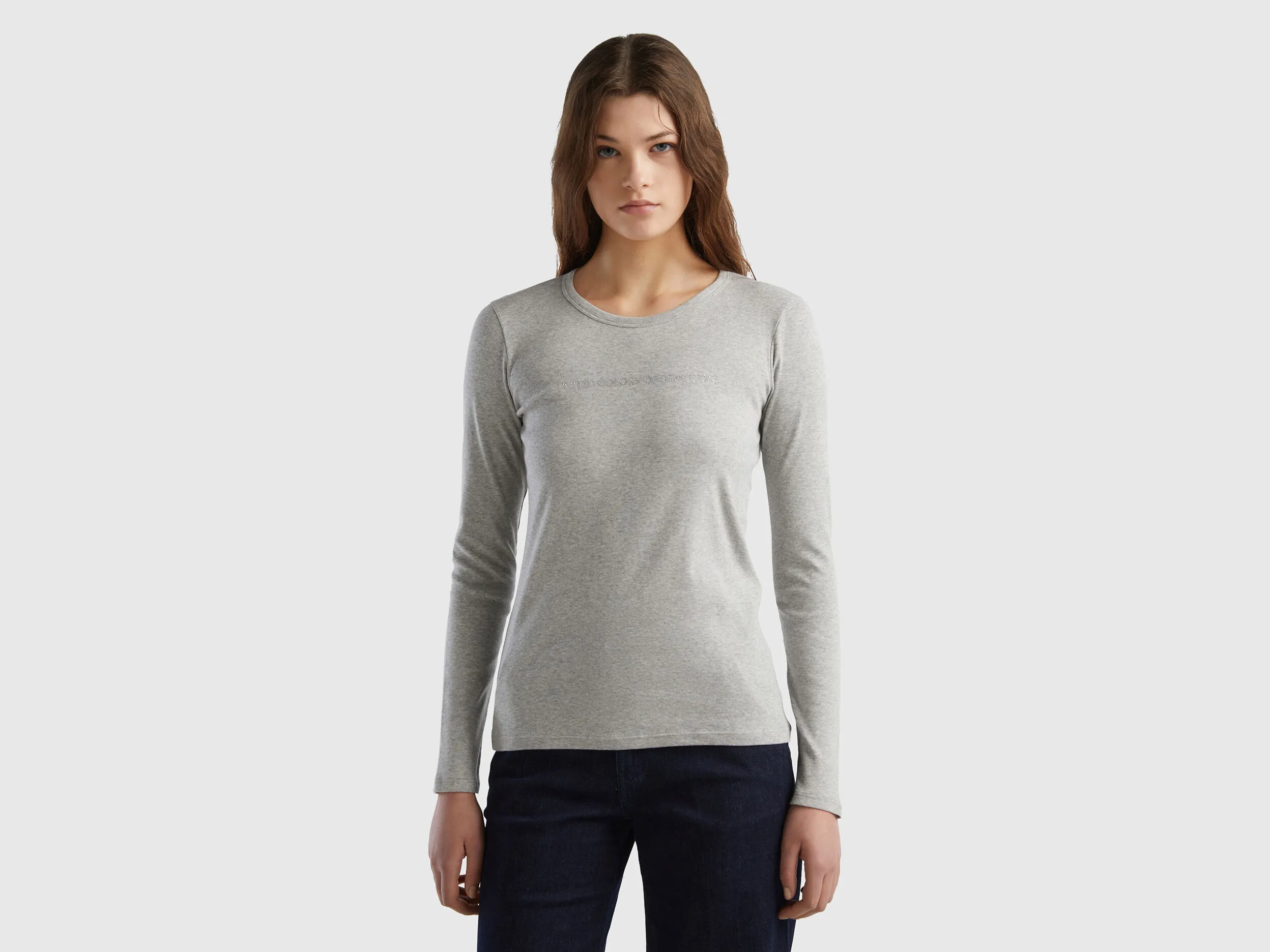 Camiseta gris de manga larga de 100 % algodón