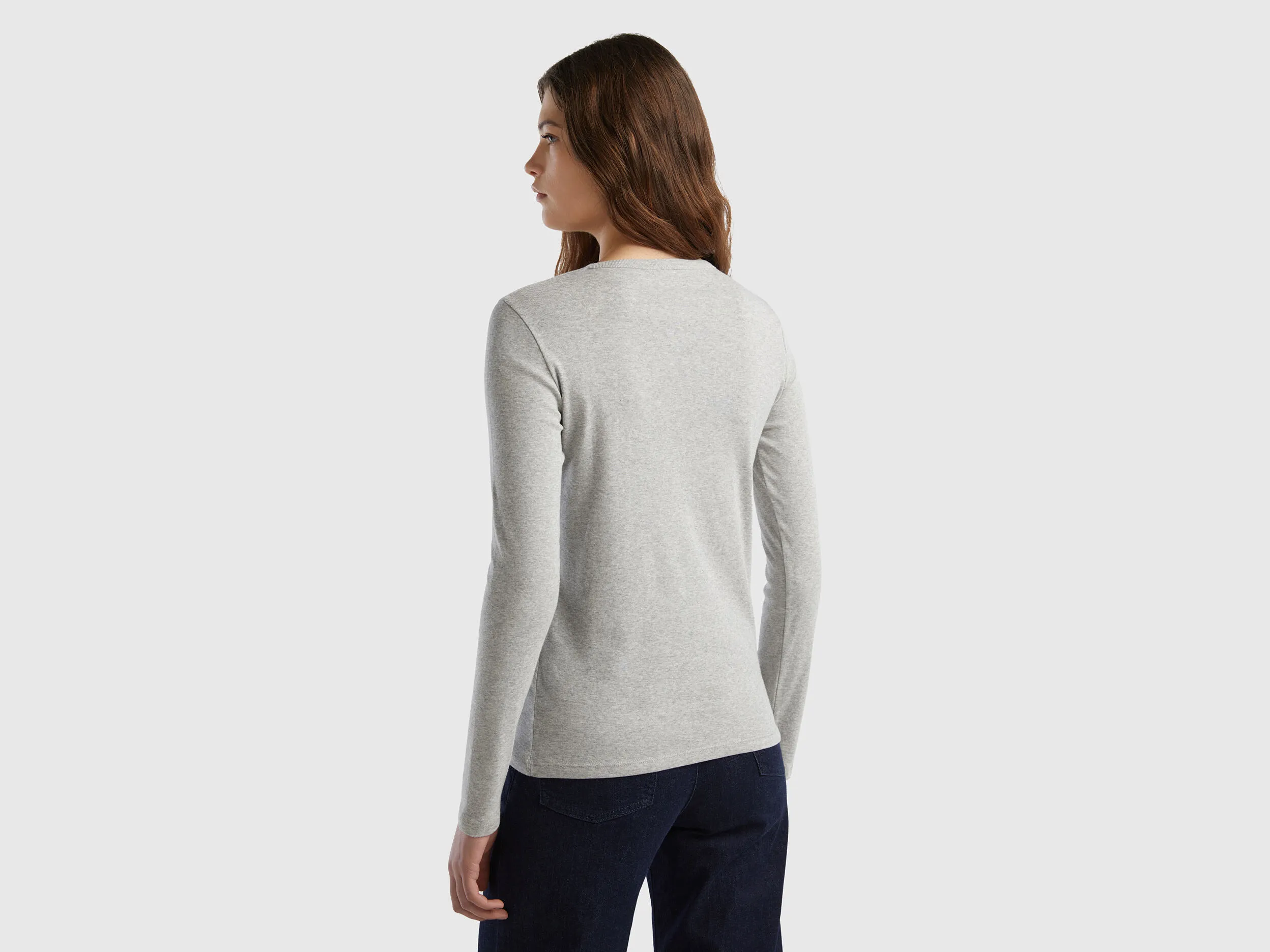 Camiseta gris de manga larga de 100 % algodón