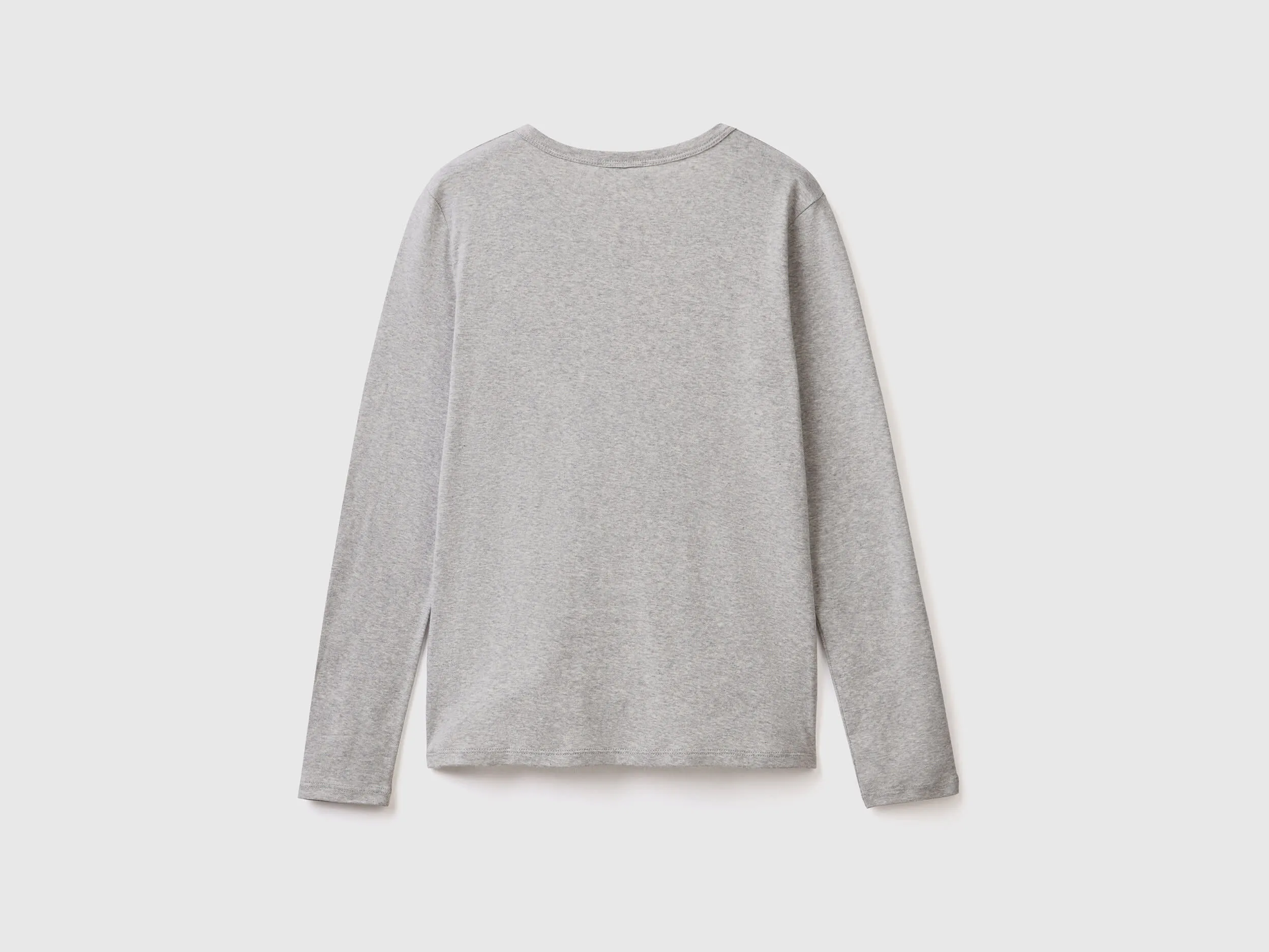 Camiseta gris de manga larga de 100 % algodón