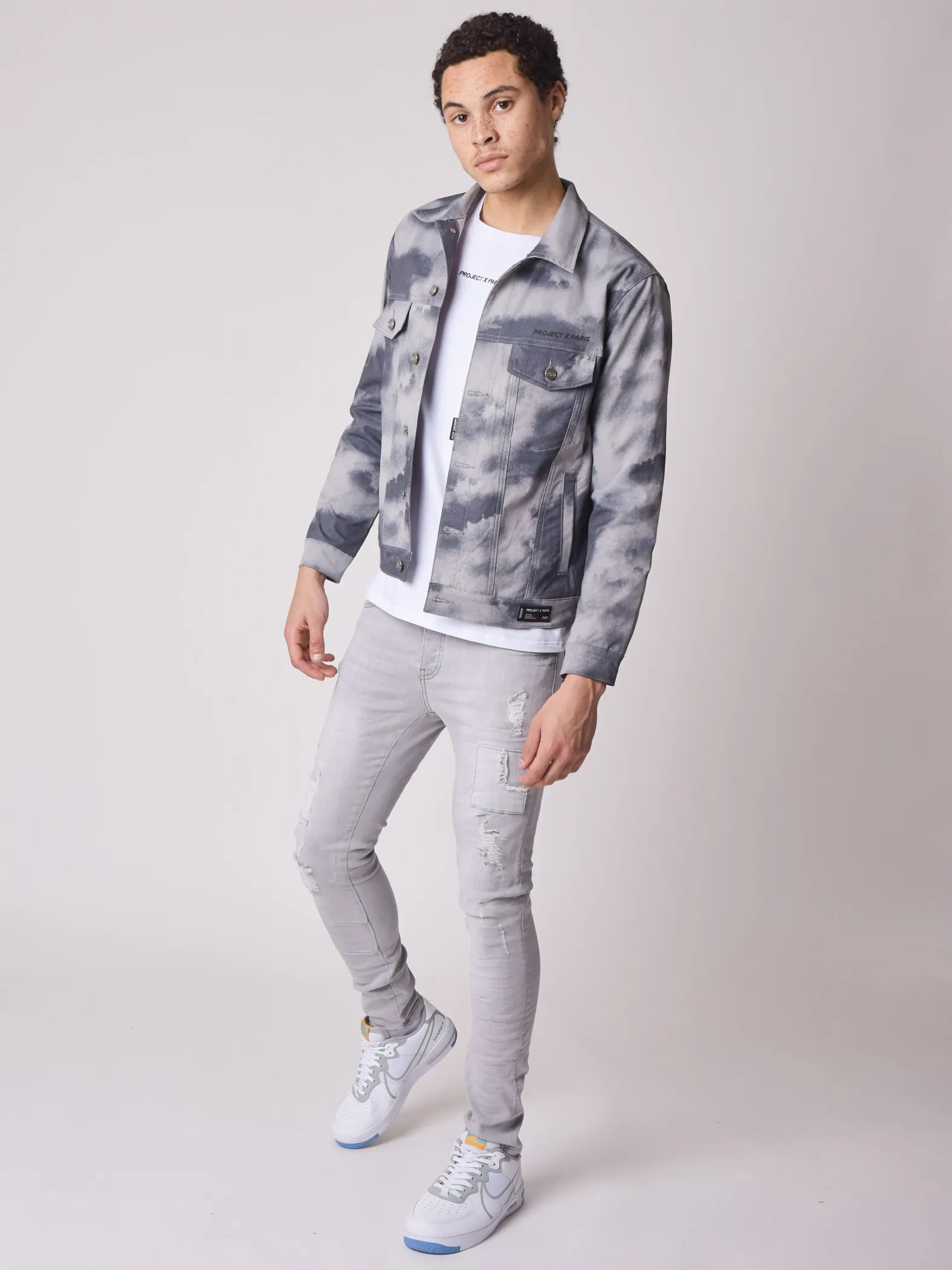 Chaqueta vaquera con estampado tie & dye