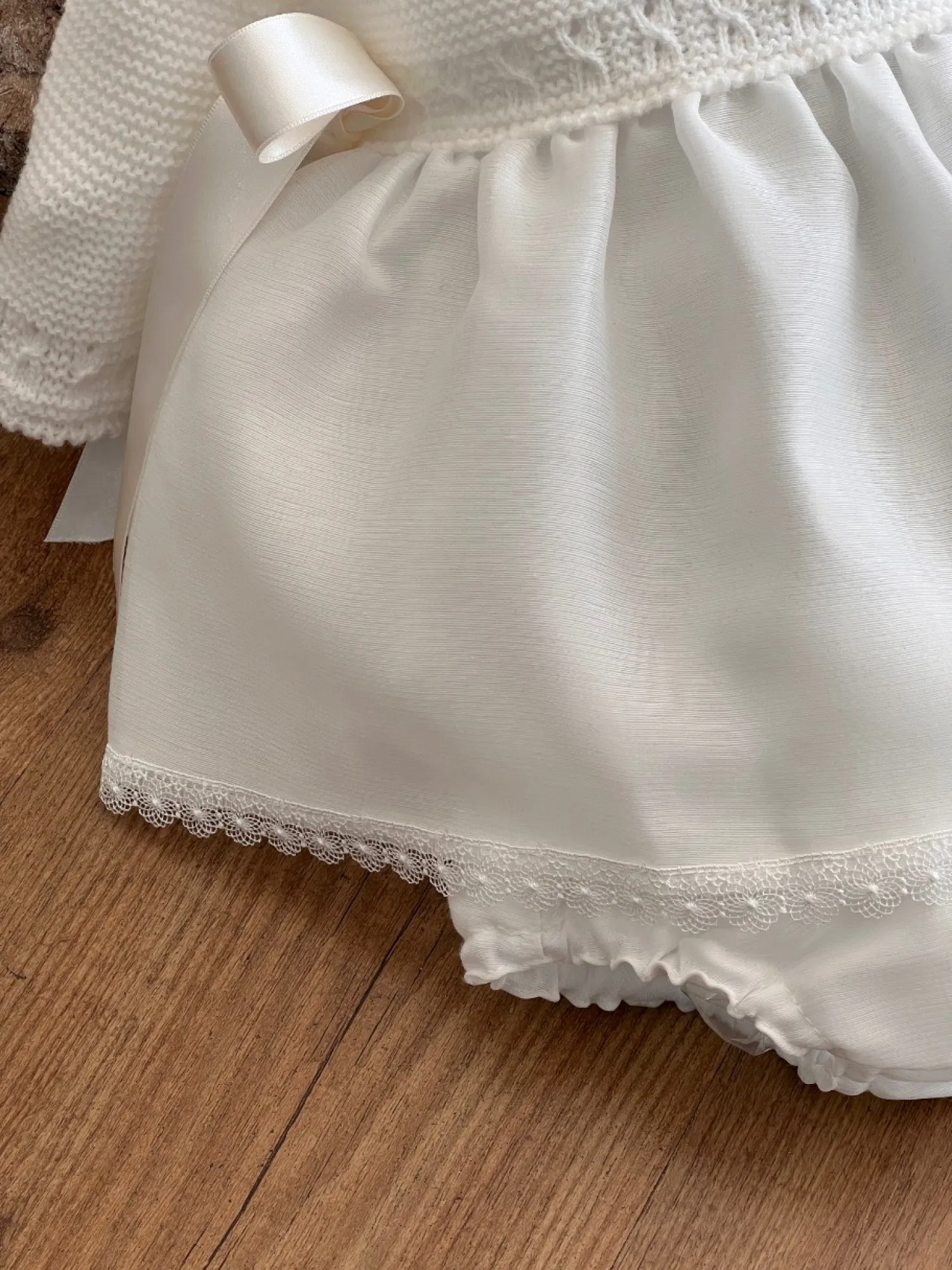 Conjunto tres piezas de bautizo para niña. Colección Lula