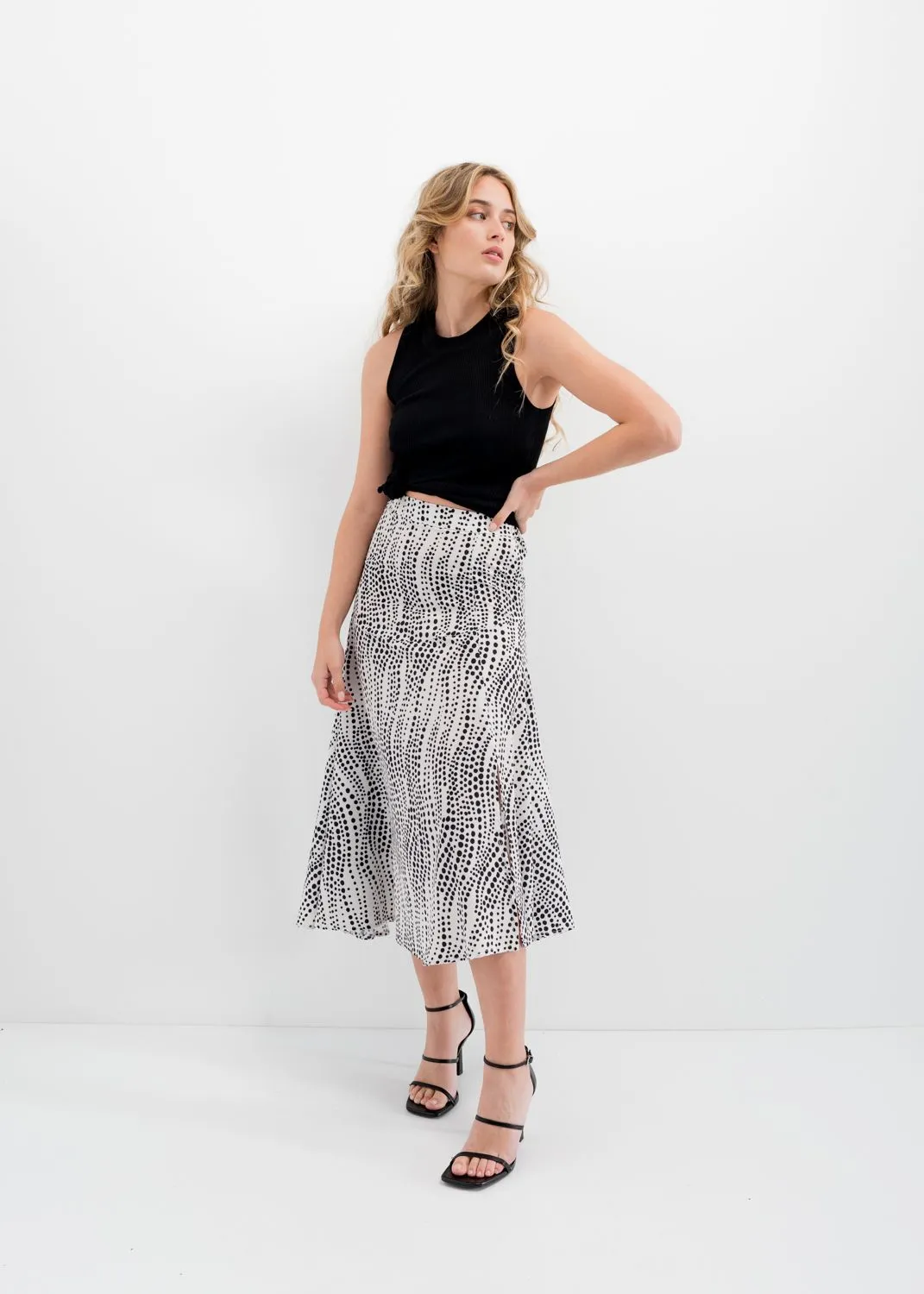 Falda larga estampado lunares tejido fluido envasé color crudo