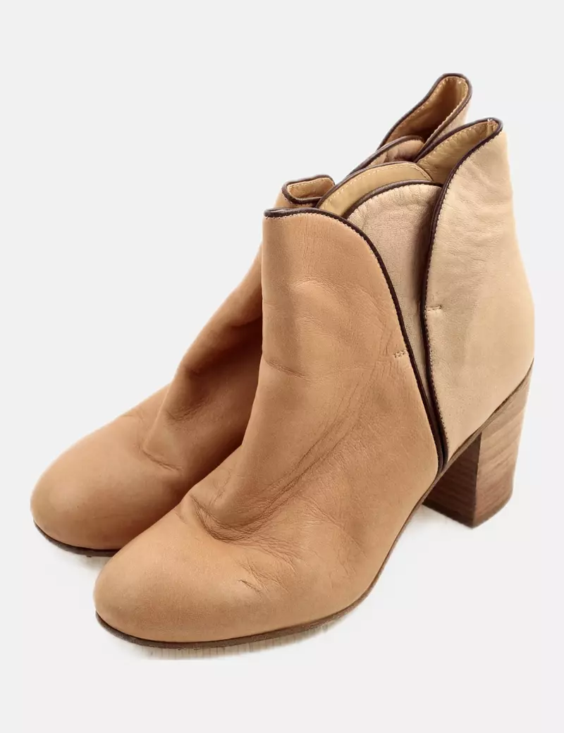 Hoss Intropia Botín camel básico