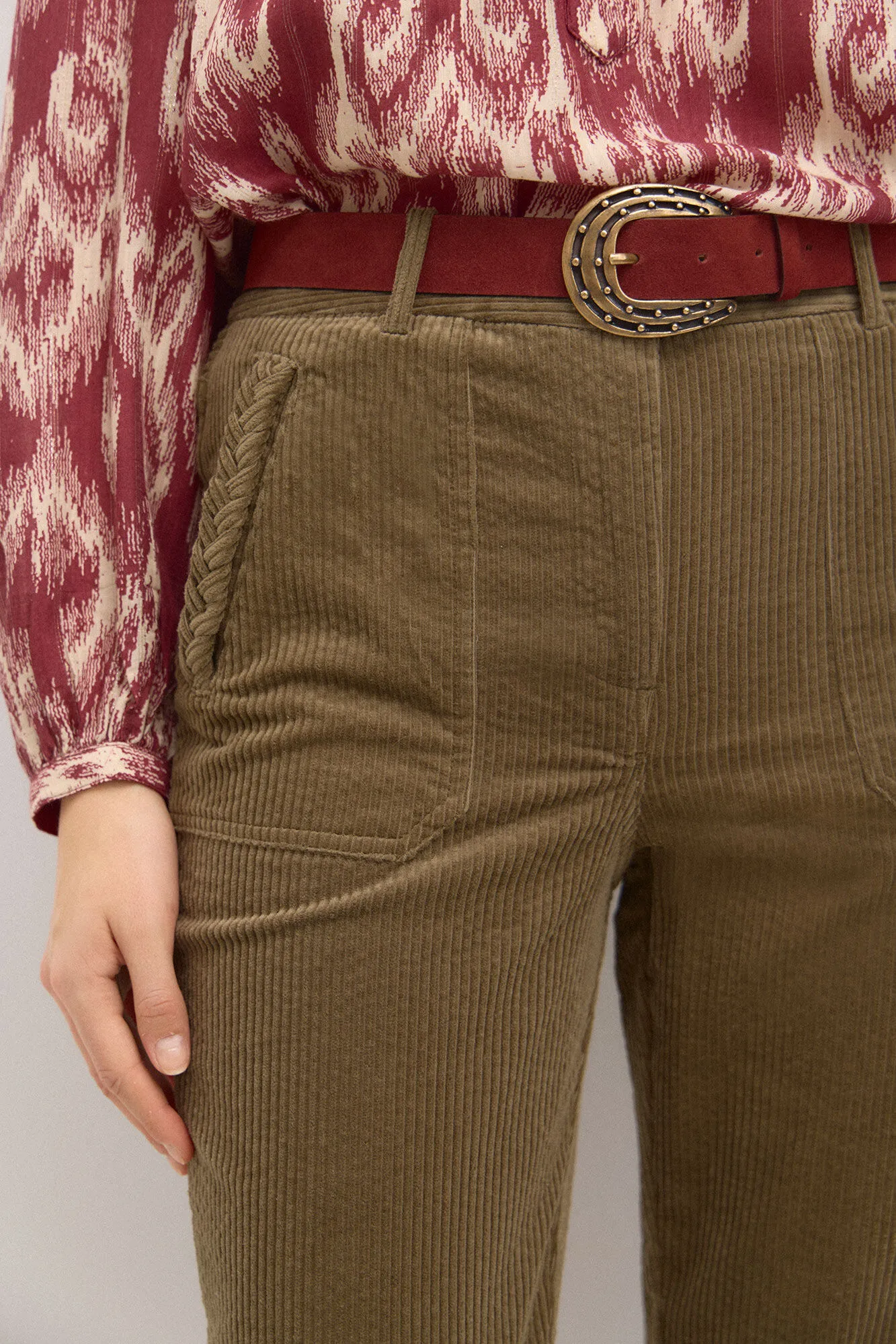 Hoss Intropia Padme. Pantalón recto de pana