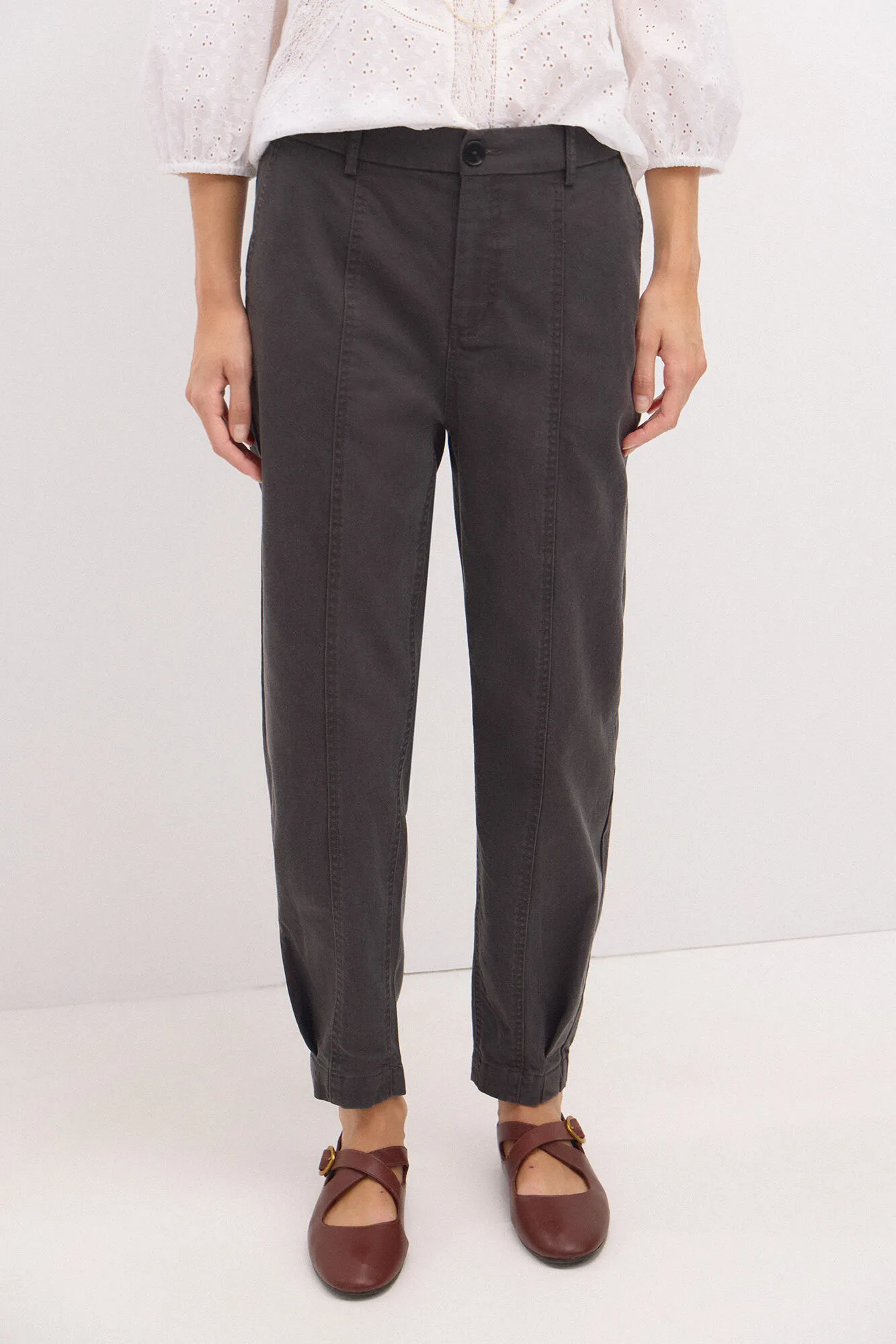 Hoss Intropia Paloma. Pantalón de algodón con pinzas