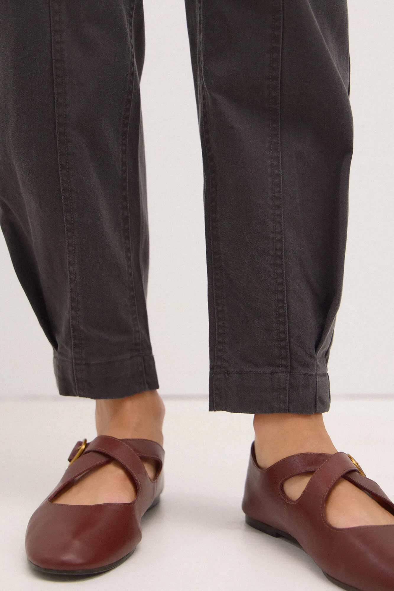 Hoss Intropia Paloma. Pantalón de algodón con pinzas