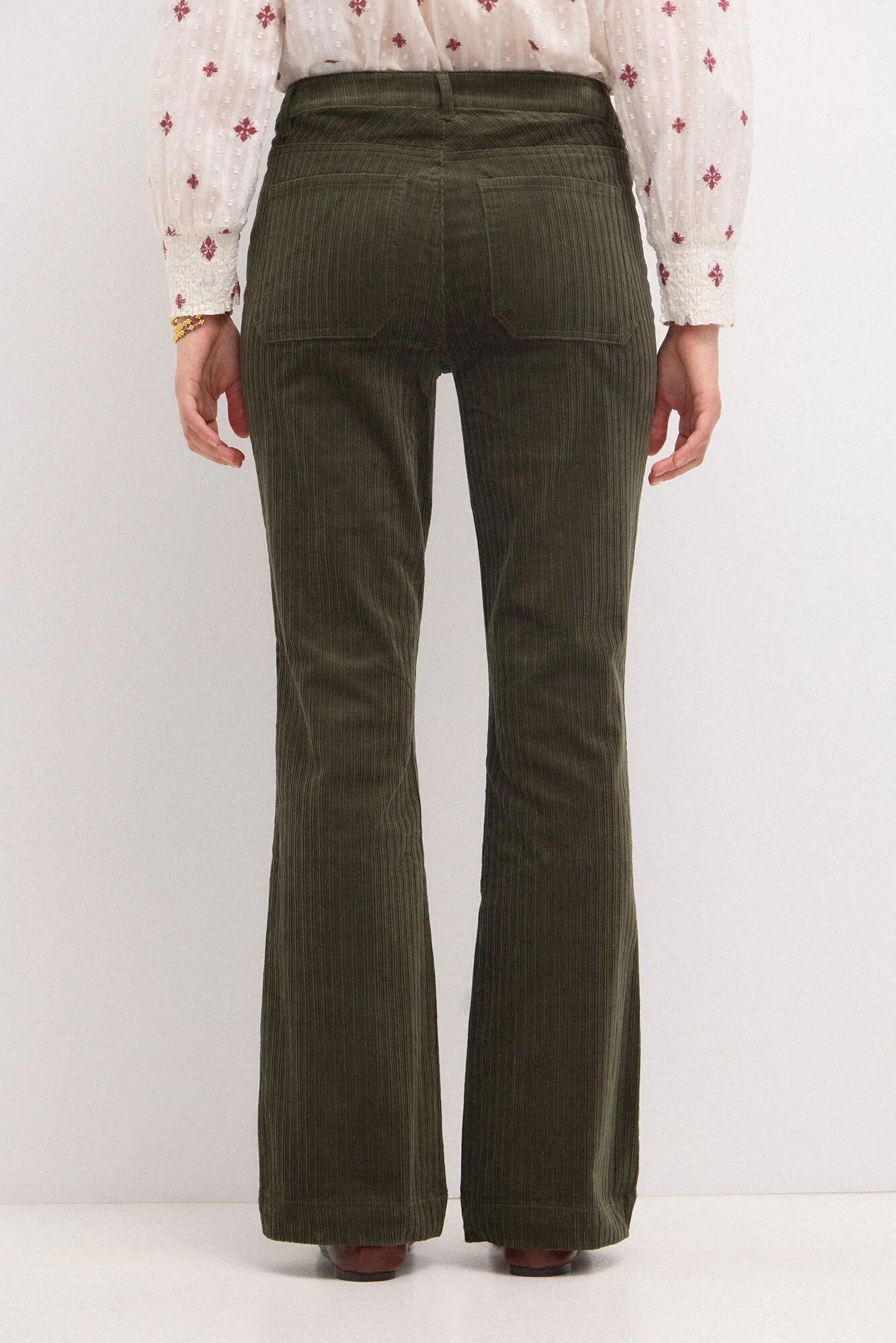 Hoss Intropia Pastora. Pantalón acampanado de pana