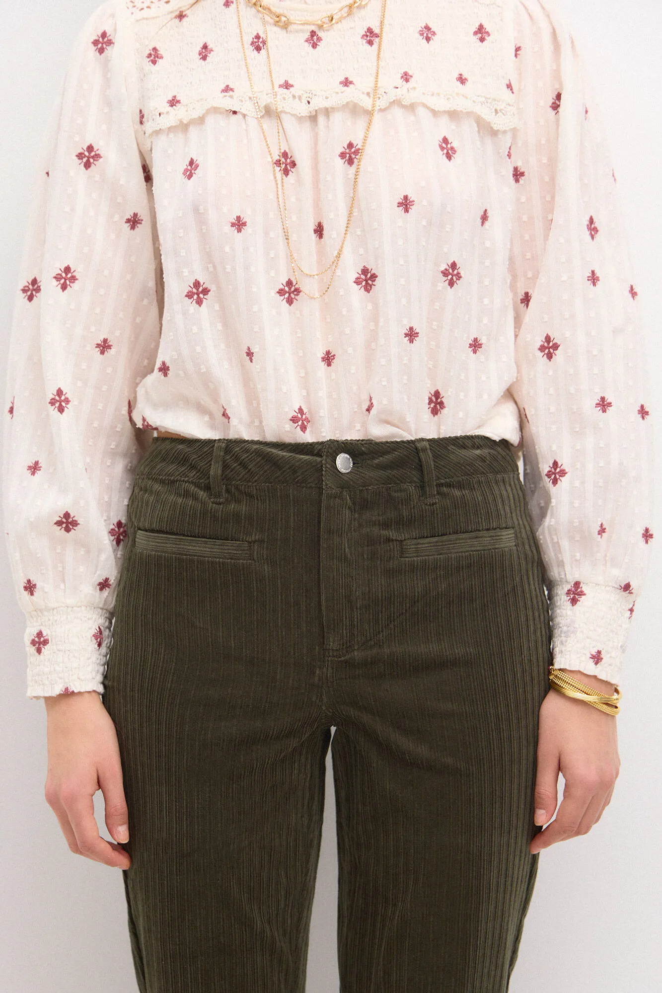 Hoss Intropia Pastora. Pantalón acampanado de pana