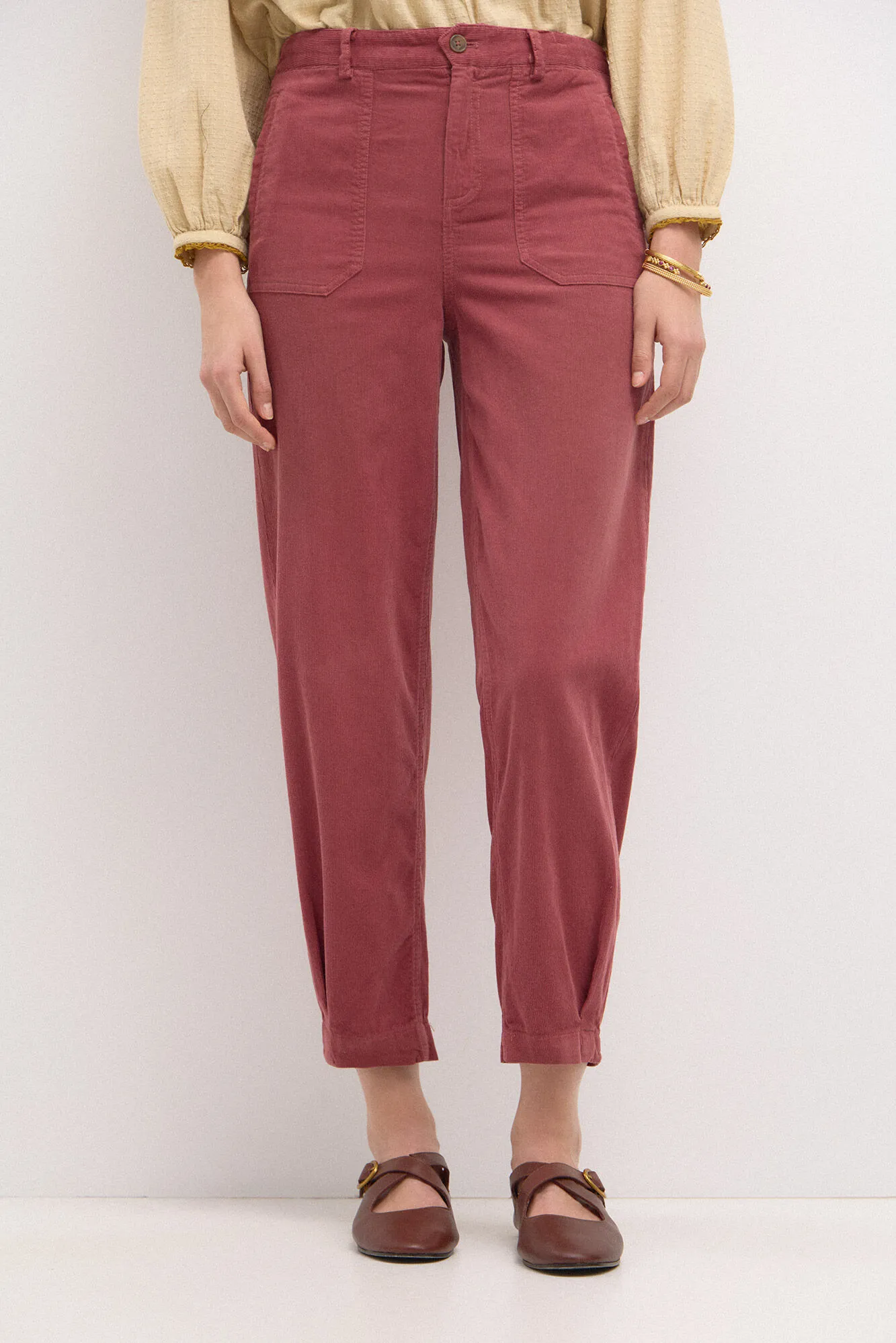 Hoss Intropia Pepa. Pantalón de pana con pinzas