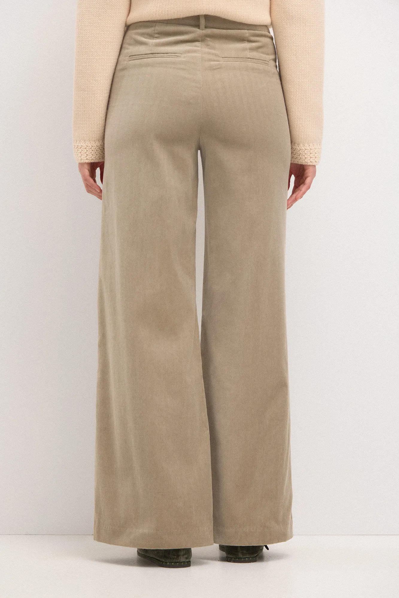 Hoss Intropia Pepita. Pantalón recto de terciopelo