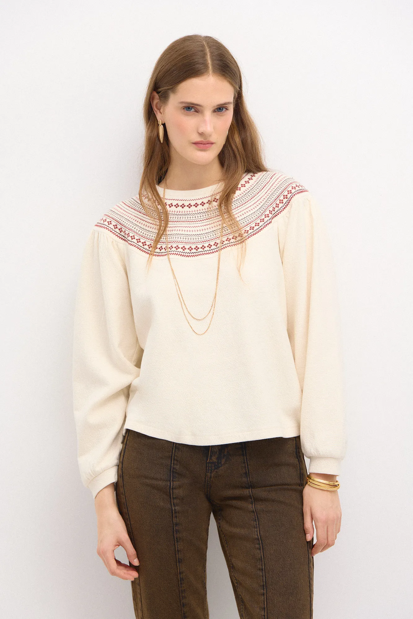 Hoss Intropia Sade. Sudadera bordada