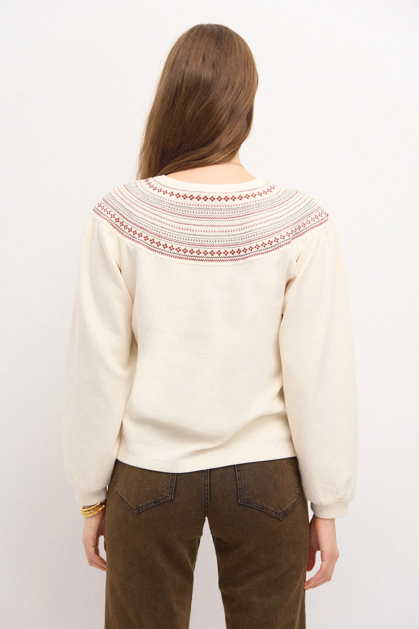 Hoss Intropia Sade. Sudadera bordada