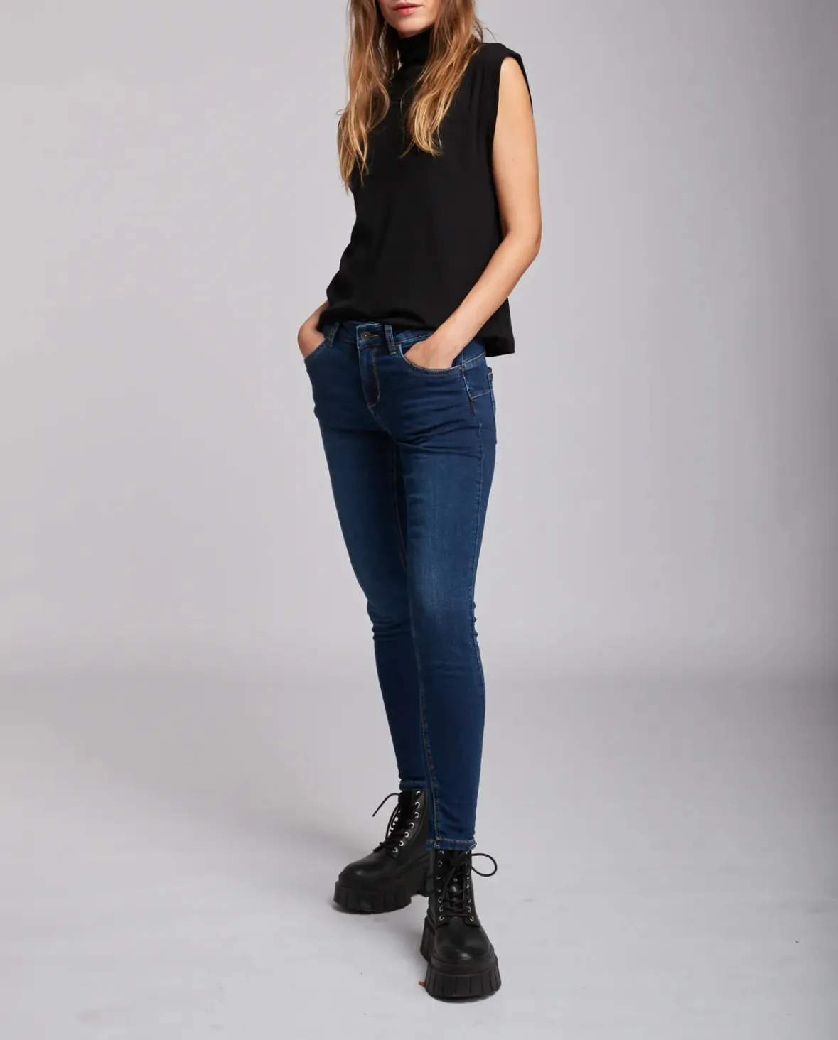 Jeans Pitillo Básico – PUSH UP Azul Oscuro