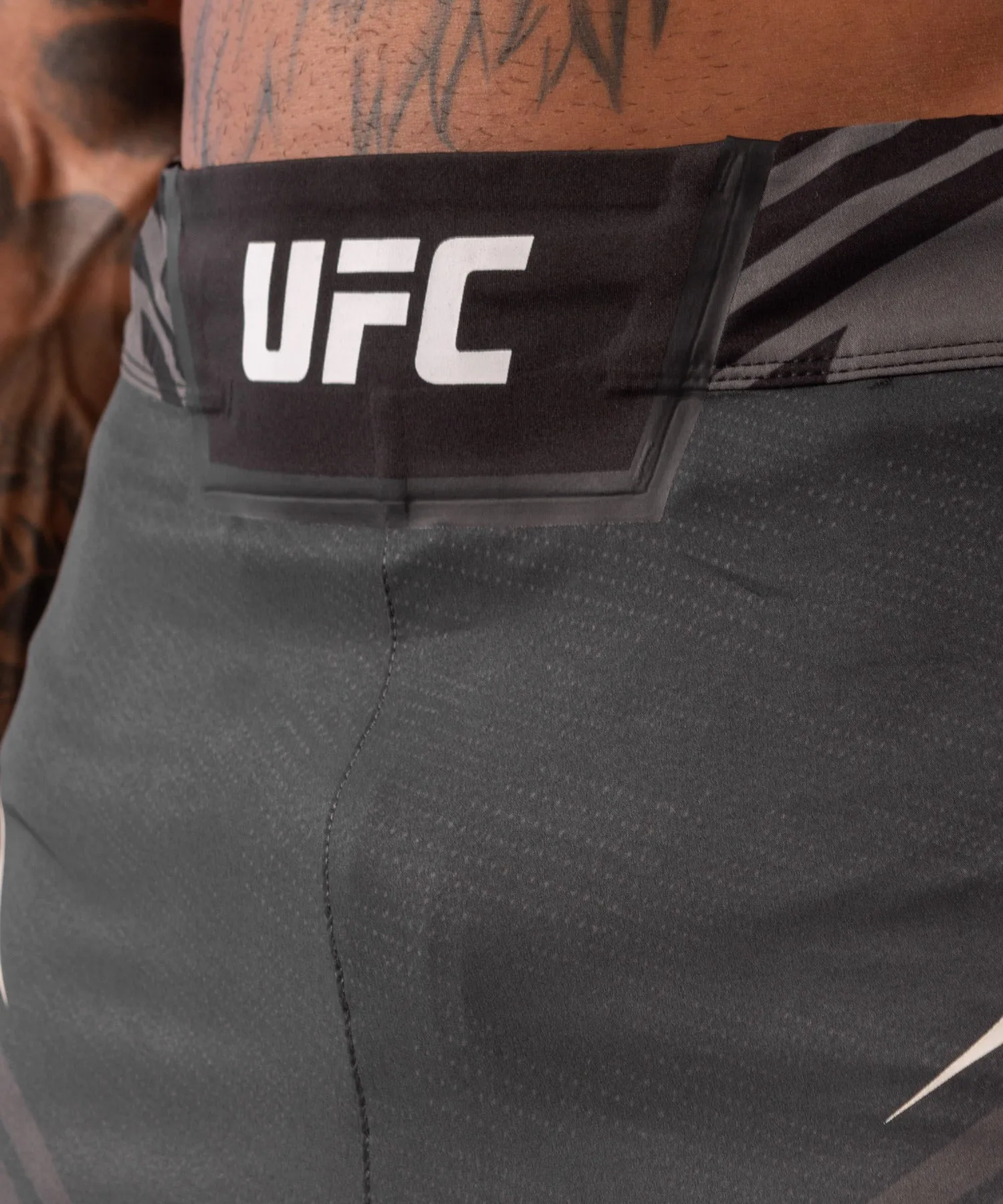 PANTALóN DE MMA PARA HOMBRE UFC VENUM AUTHENTIC FIGHT NIGHT – MODELO CORTO  NEGRO