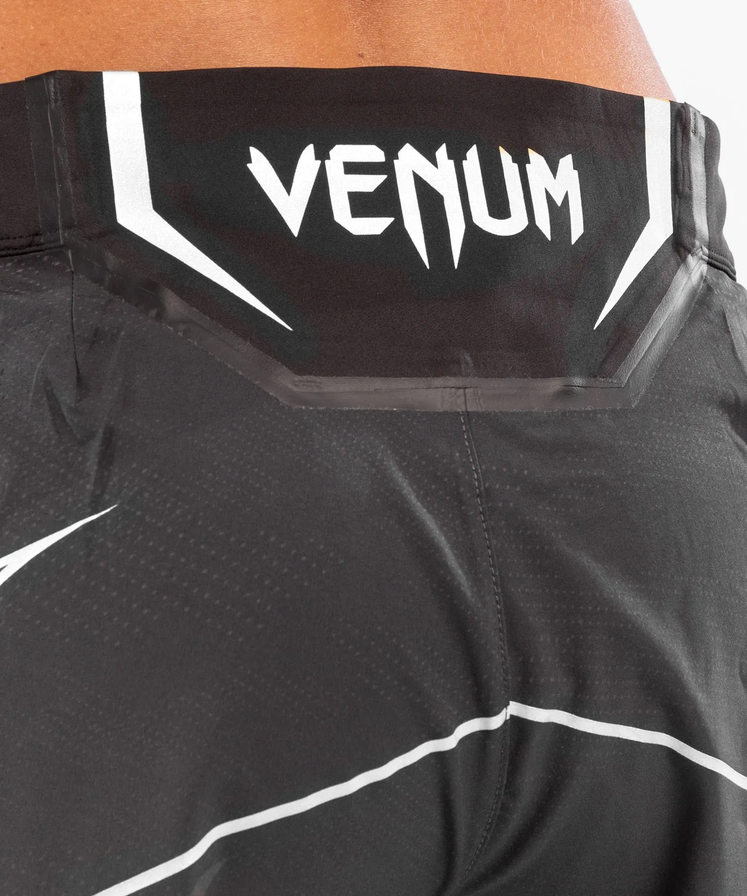 PANTALóN DE MMA PARA MUJER UFC VENUM AUTHENTIC FIGHT NIGHT – MODELO CORTO  NEGRO