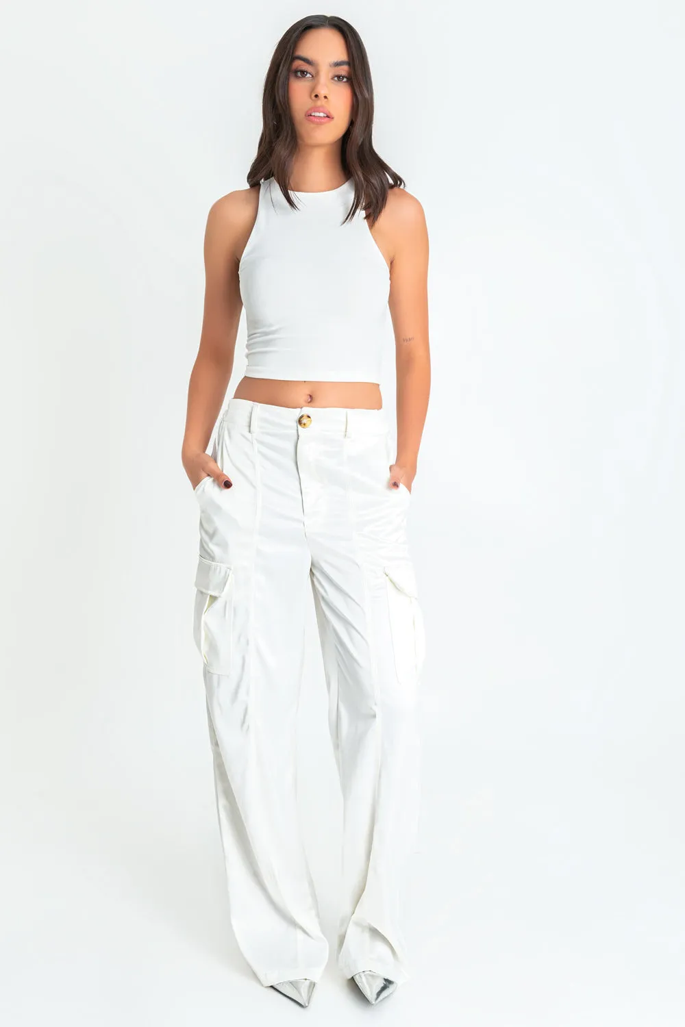Pantalón satinado cargo wide leg fit