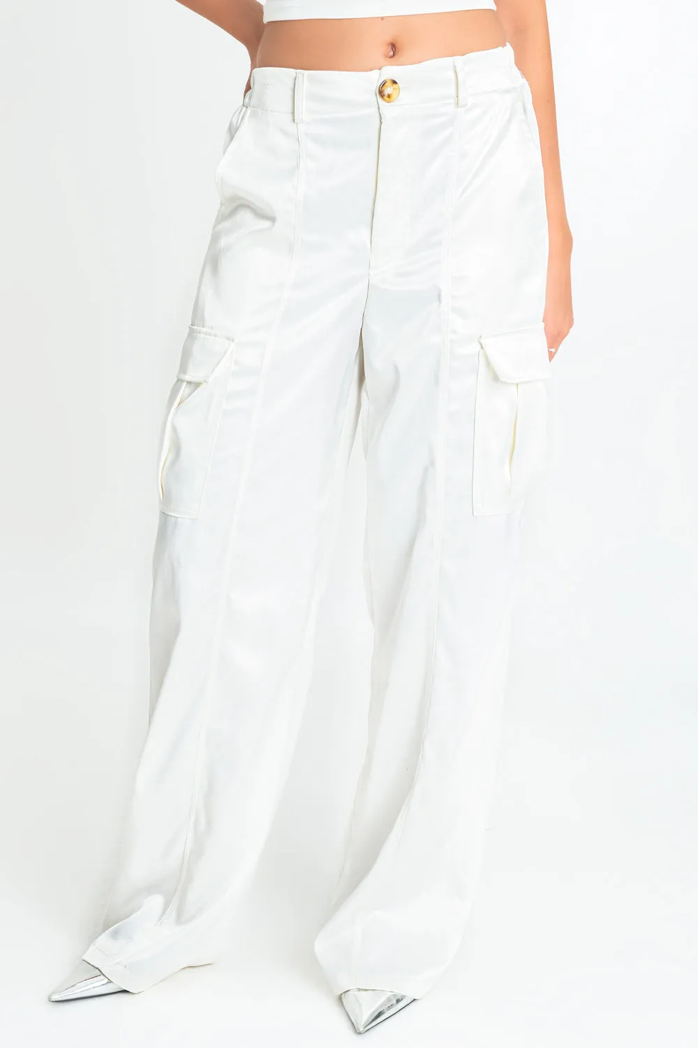 Pantalón satinado cargo wide leg fit