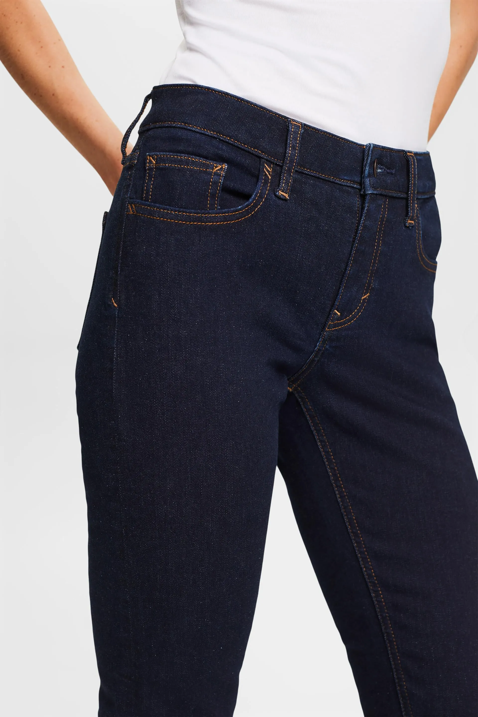 RECICLADOS: JEANS MIDRISE SLIM FIT EL&AACUTE;STICOS