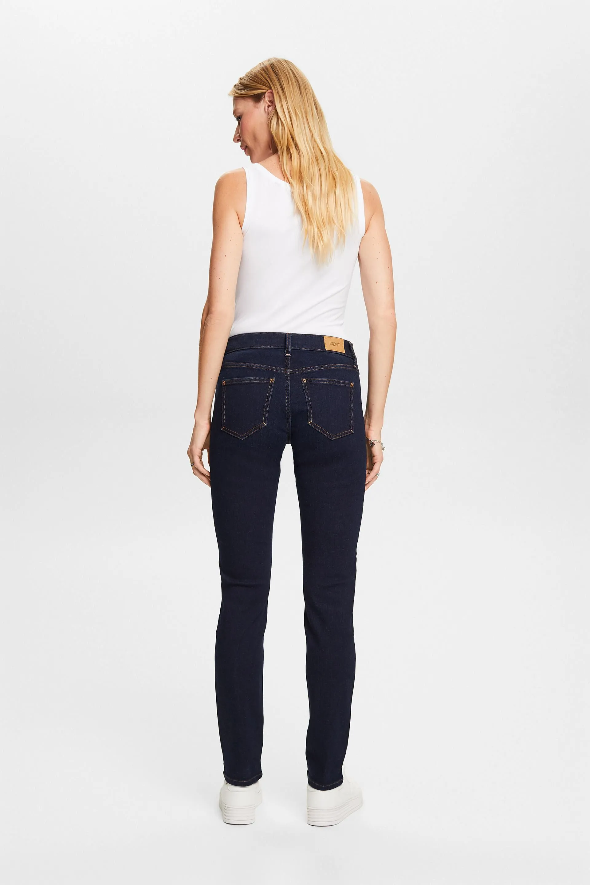 RECICLADOS: JEANS MIDRISE SLIM FIT EL&AACUTE;STICOS