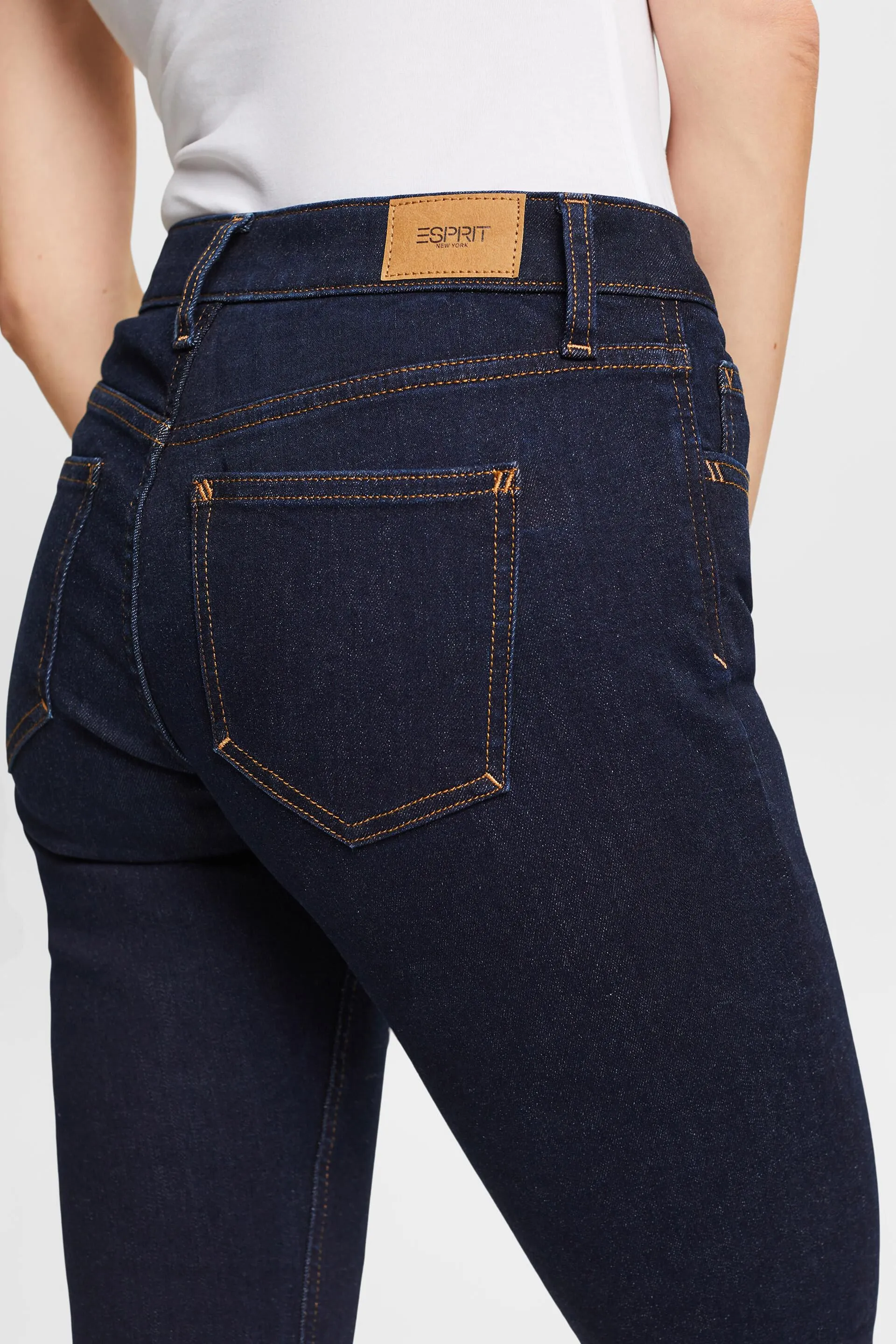 RECICLADOS: JEANS MIDRISE SLIM FIT EL&AACUTE;STICOS