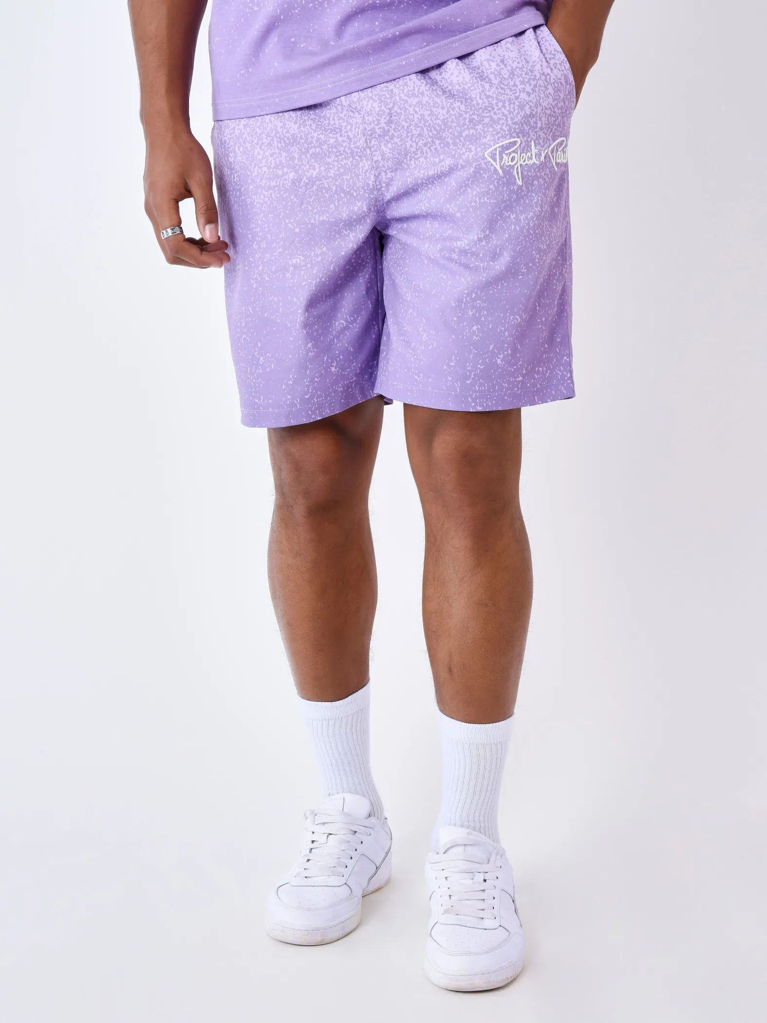 Shorts de baño con estampado de aerosol