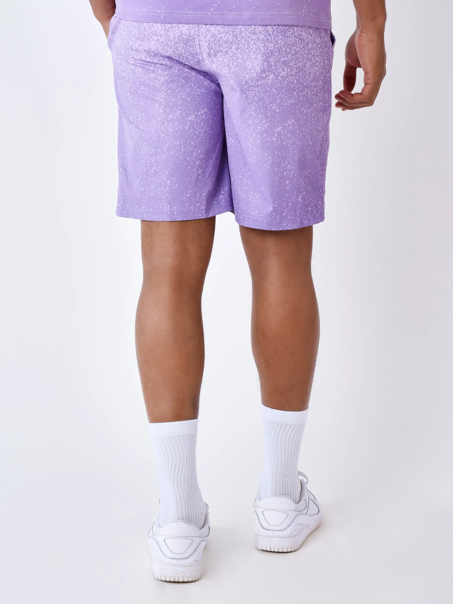 Shorts de baño con estampado de aerosol
