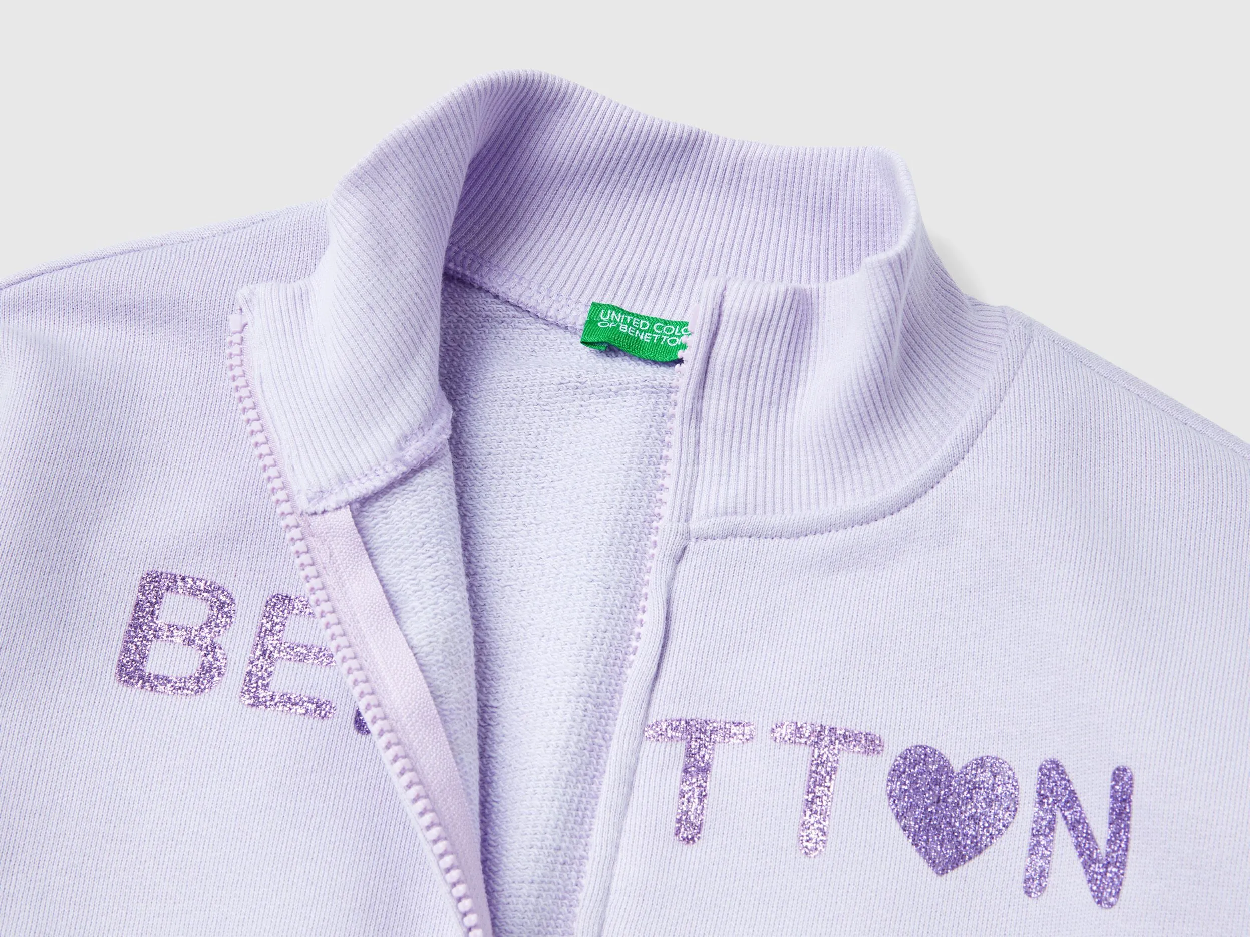 Sudadera con cremallera y cuello