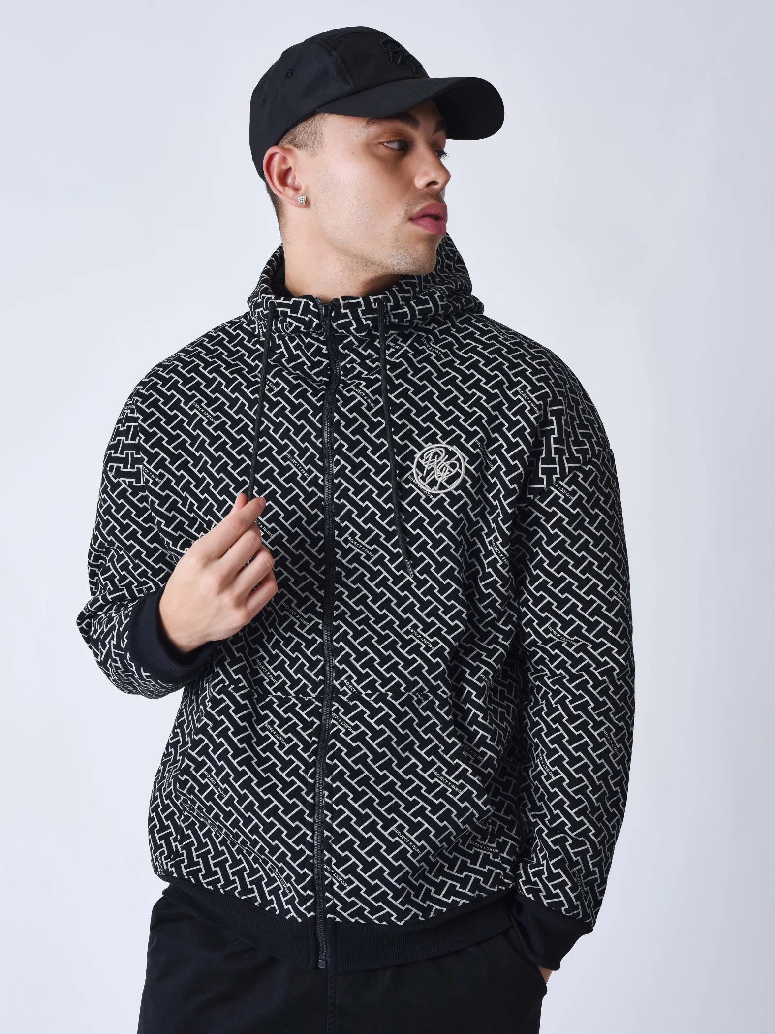 Sudadera con cremallera y monograma estampado