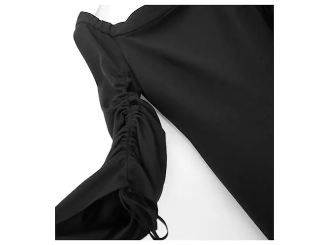 Tibi vestido de crepé negro con hombros descubiertos 
