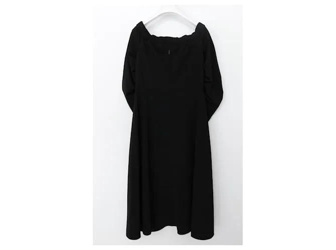 Tibi vestido de crepé negro con hombros descubiertos 