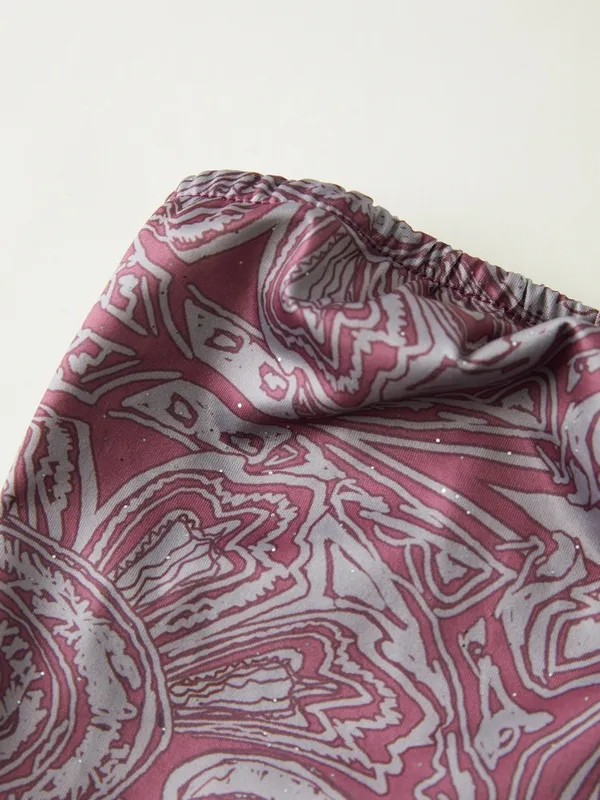 Top corto bandeau con estampado aleatorio
