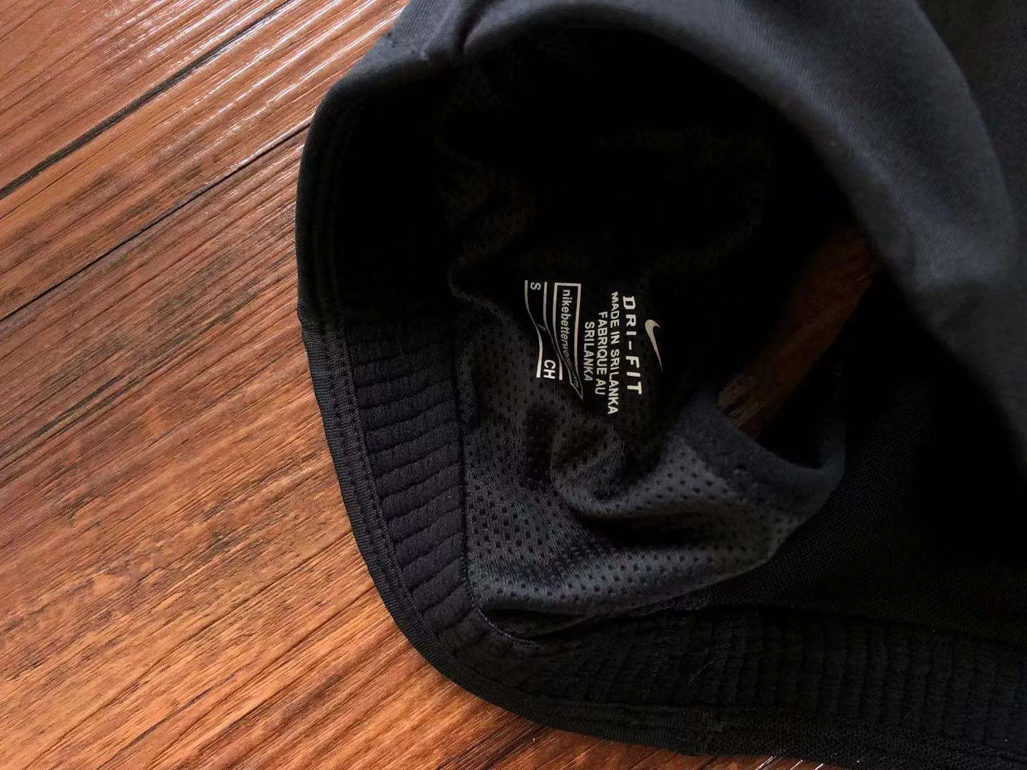 Top Nike – White & Black