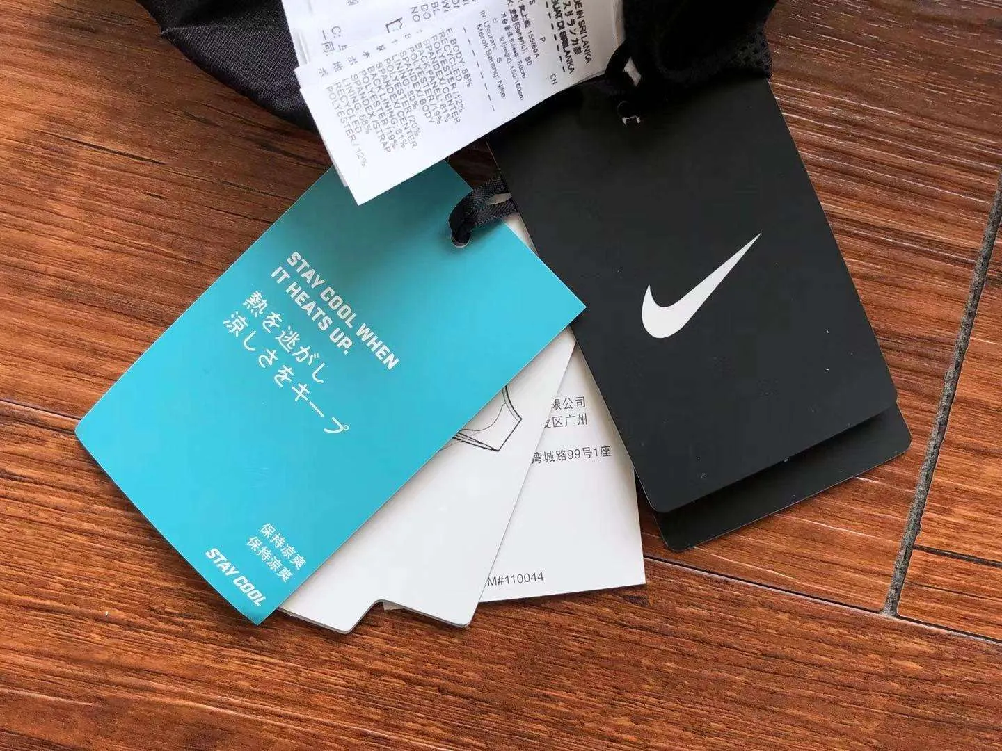 Top Nike – White & Black