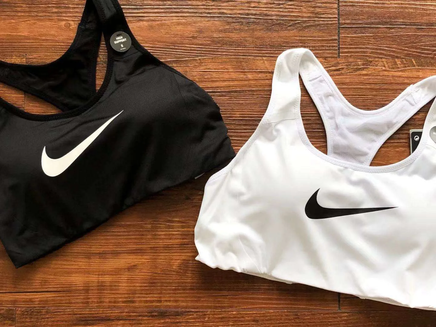 Top Nike – White & Black