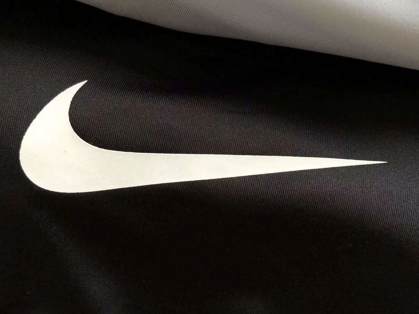 Top Nike – White & Black