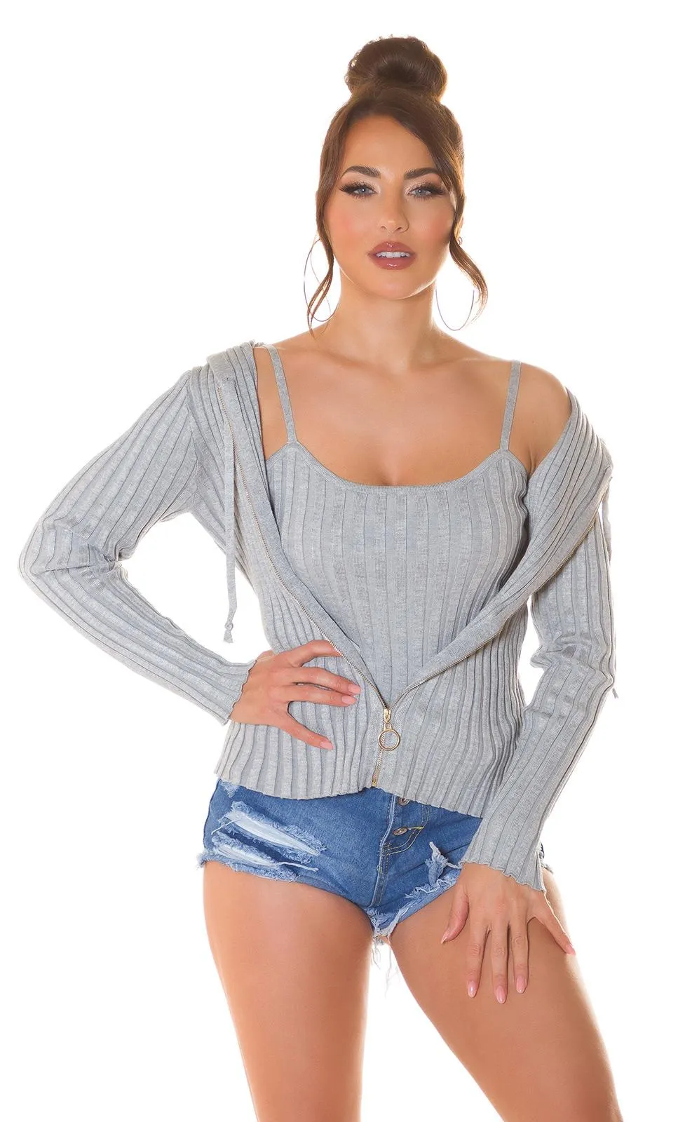 Top y chaleco de punto gris y capucha