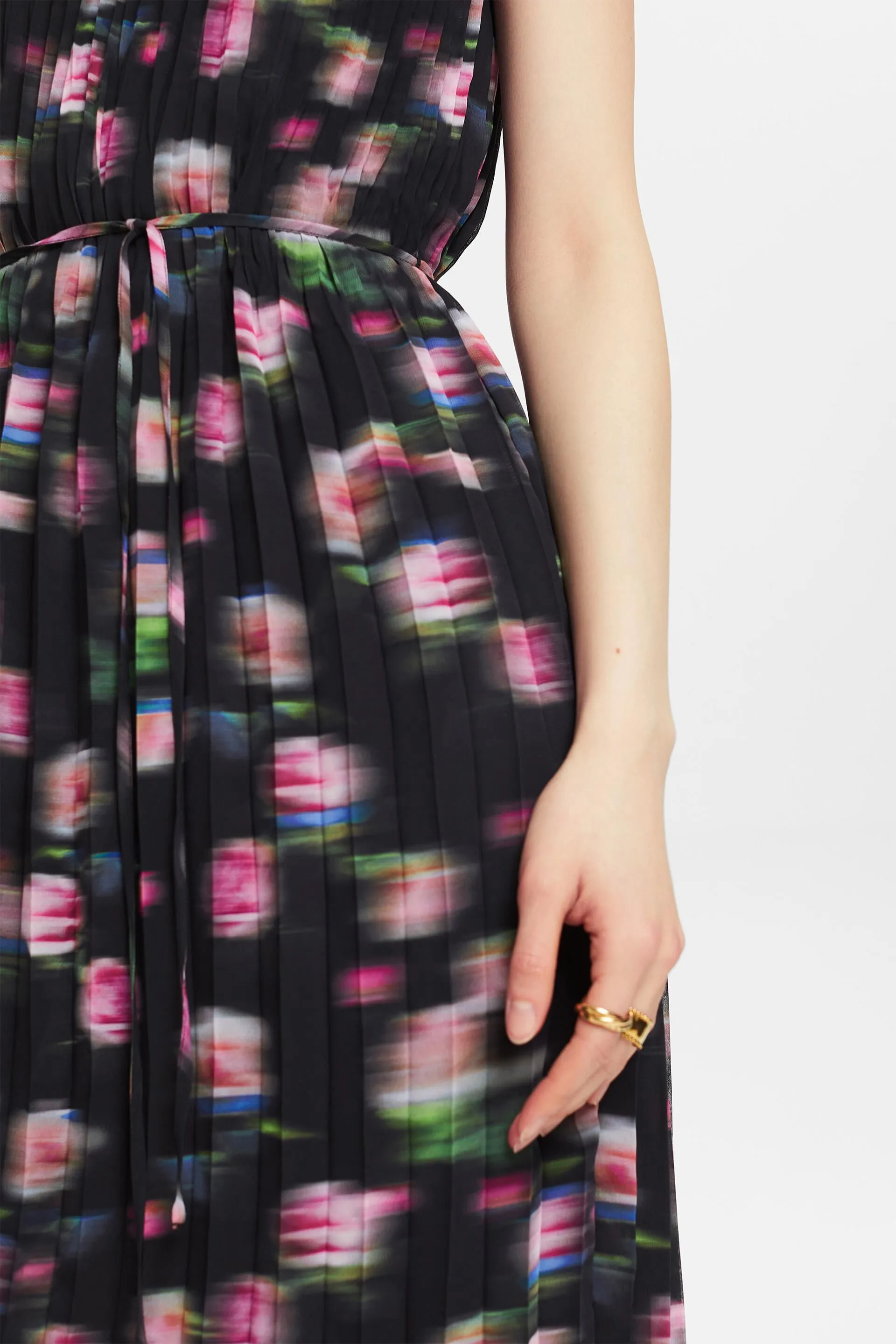 Vestido de gasa plisada con estampado